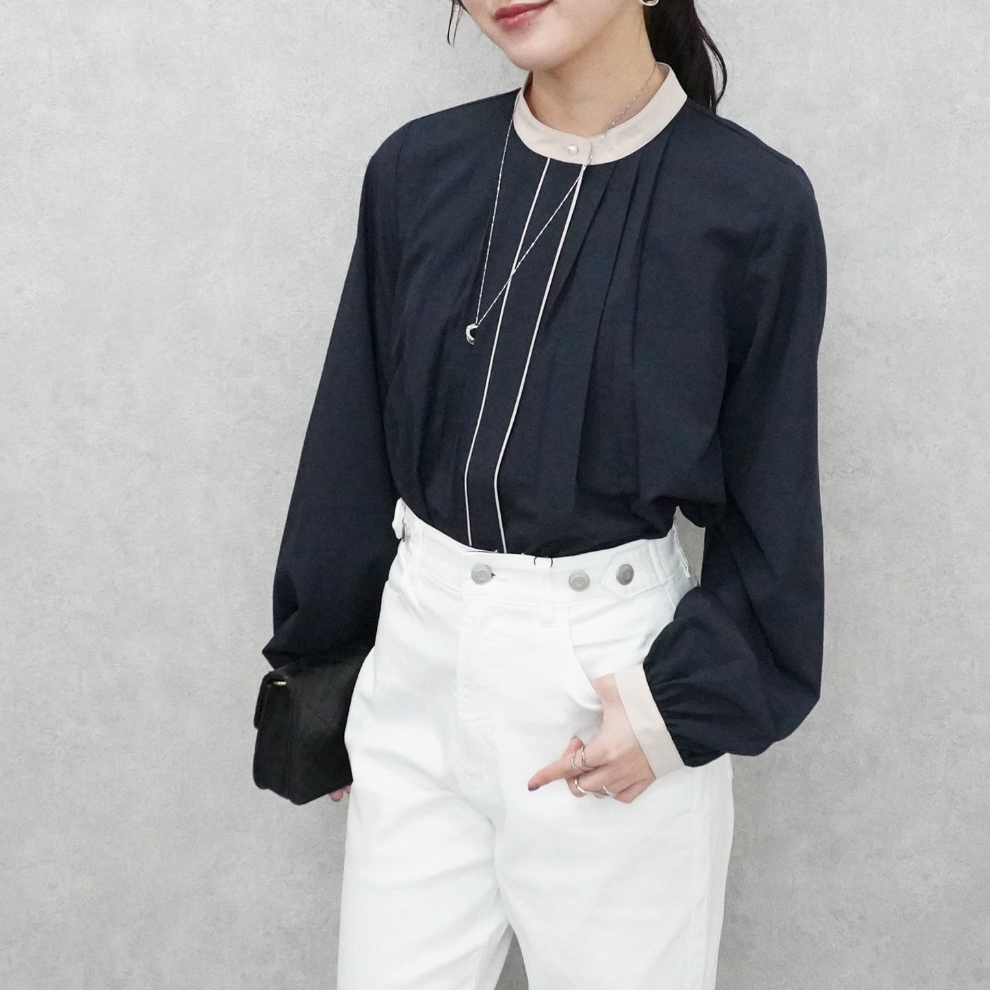 フロントタックバイカラーブラウス