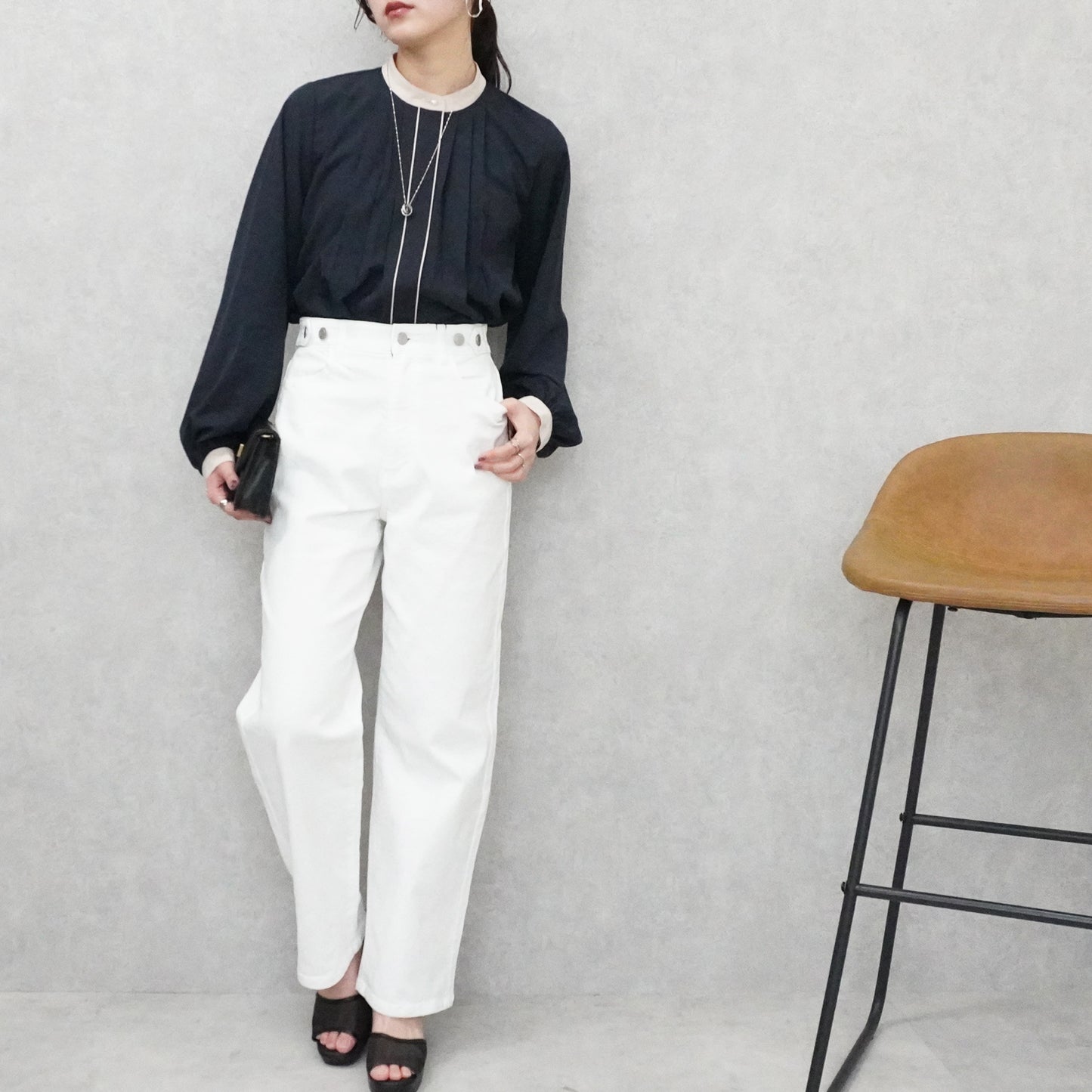 フロントタックバイカラーブラウス