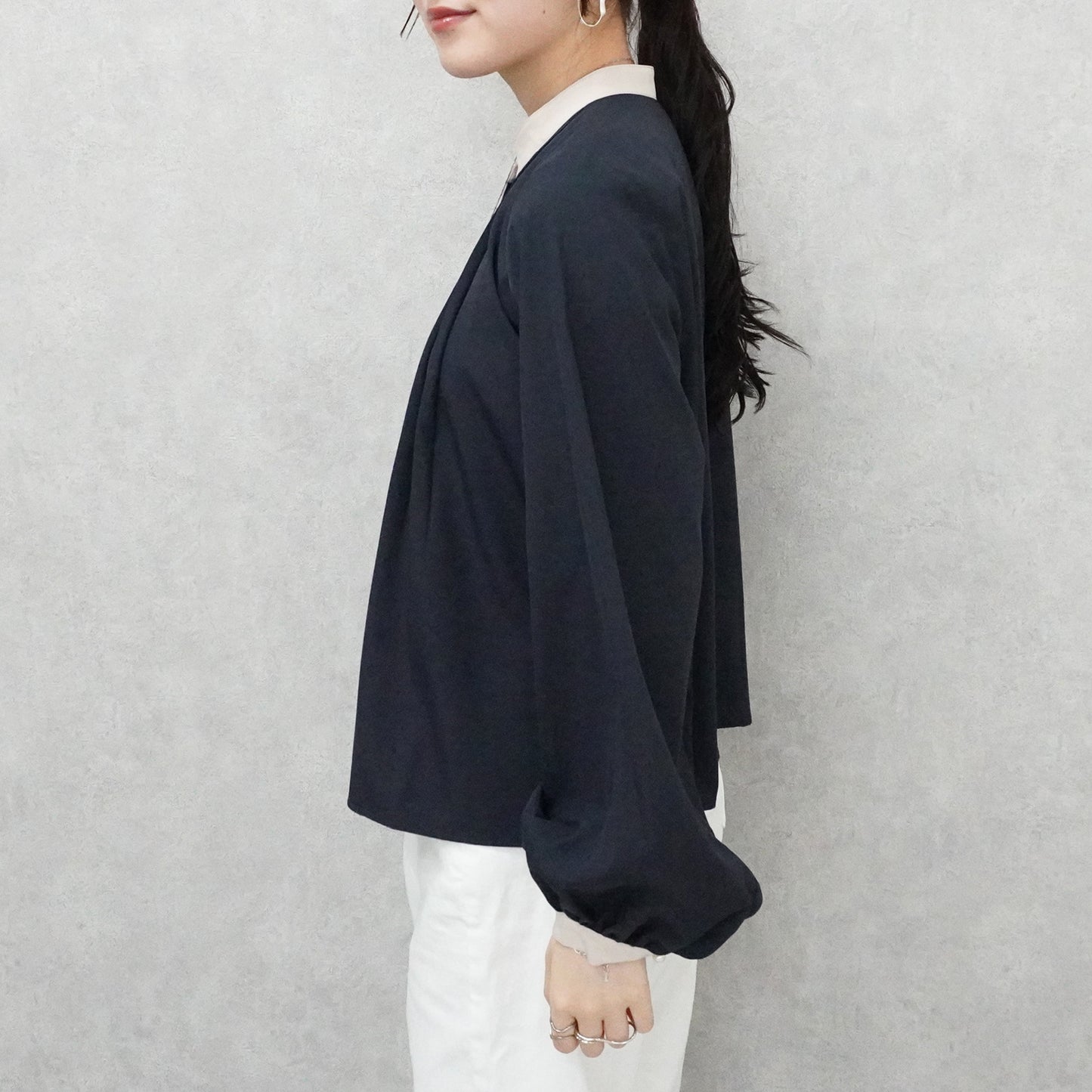 フロントタックバイカラーブラウス