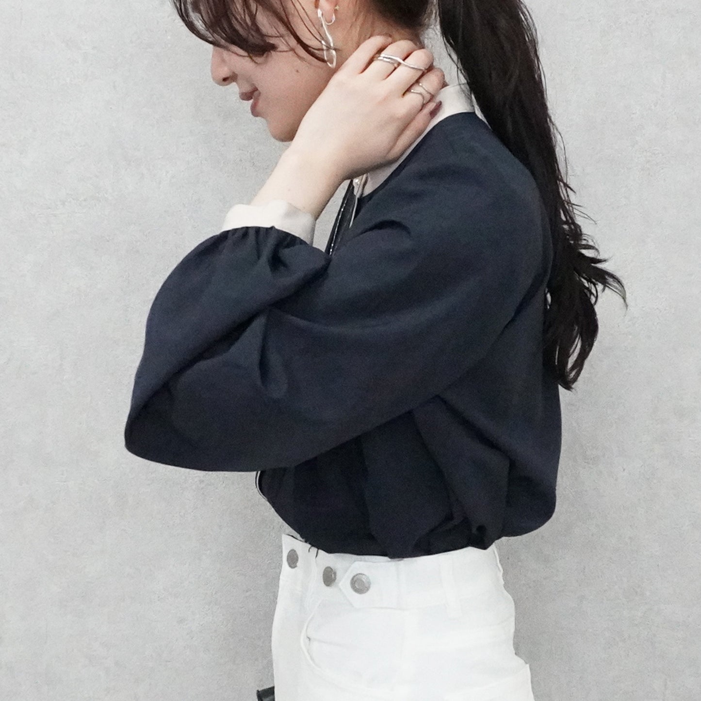 フロントタックバイカラーブラウス