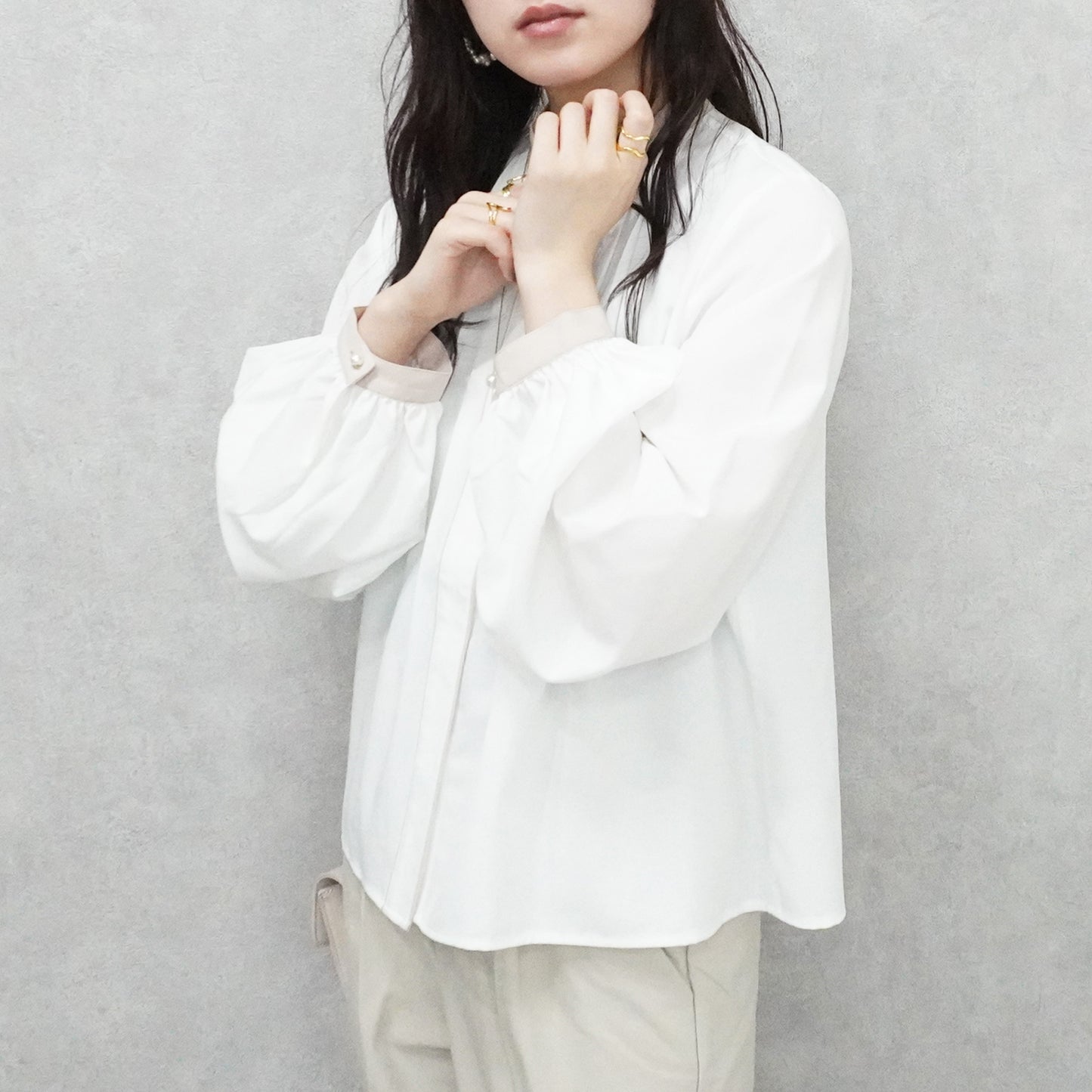 フロントタックバイカラーブラウス