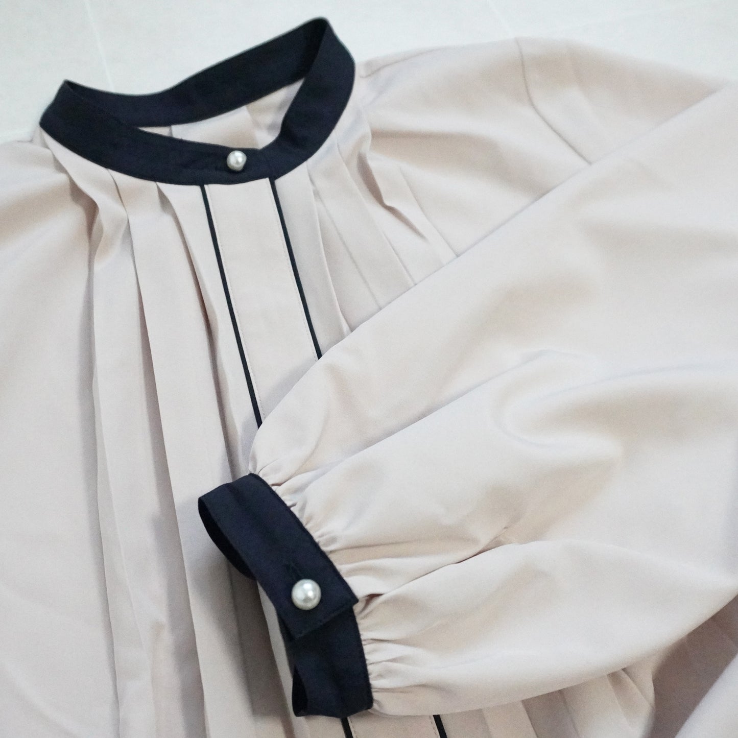 フロントタックバイカラーブラウス