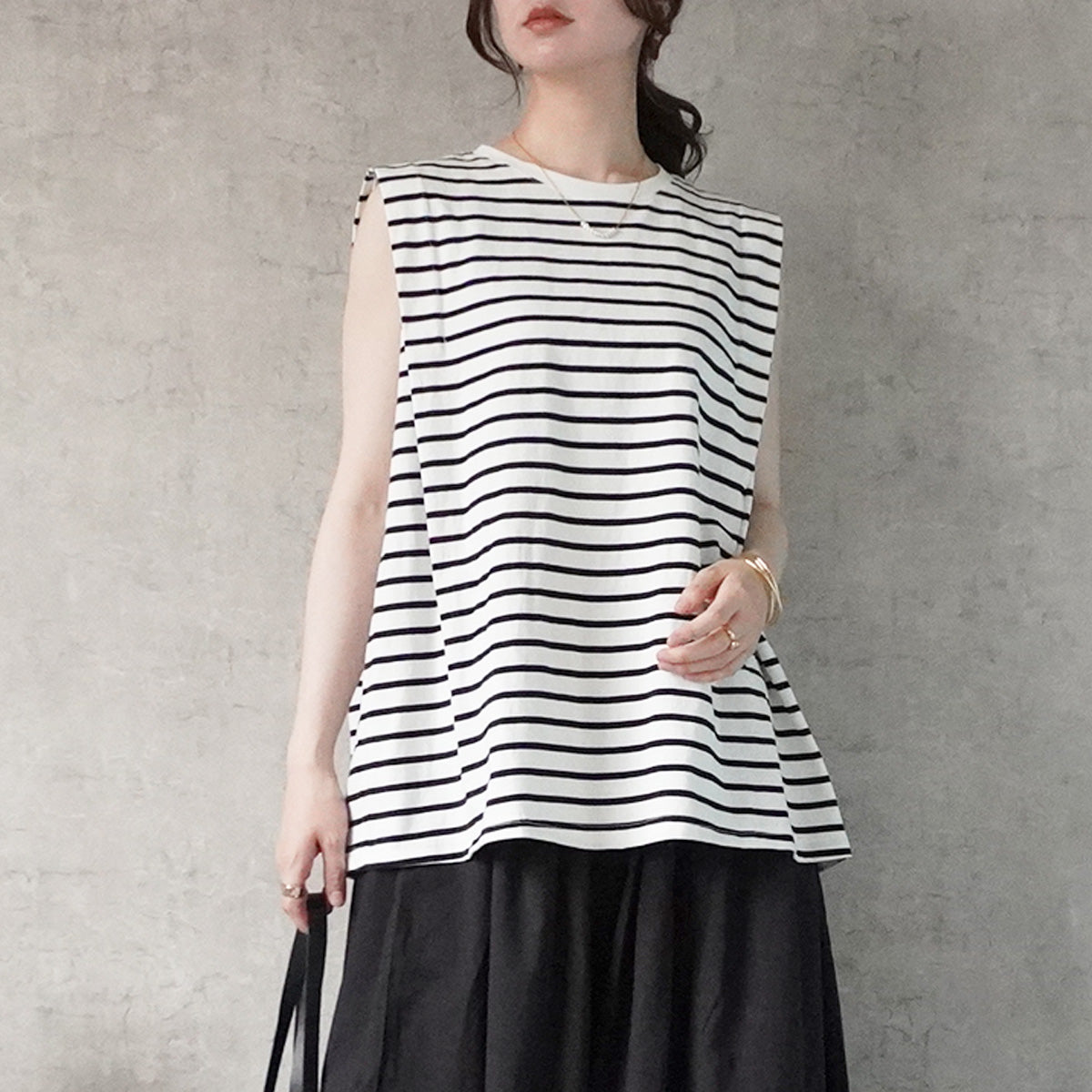 タックノースリーブTシャツ