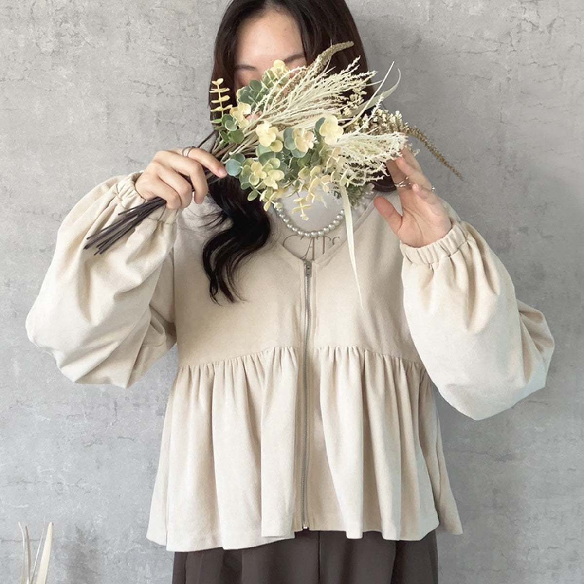 スエードペプラムブラウス