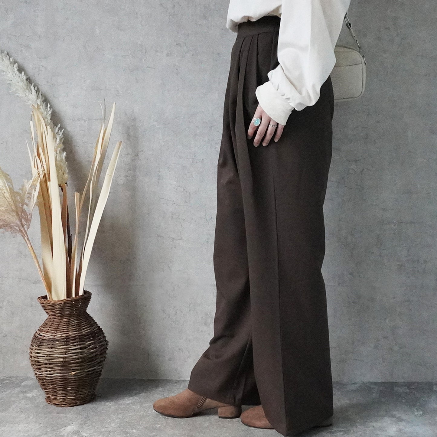 ツータックストレートワイドパンツ