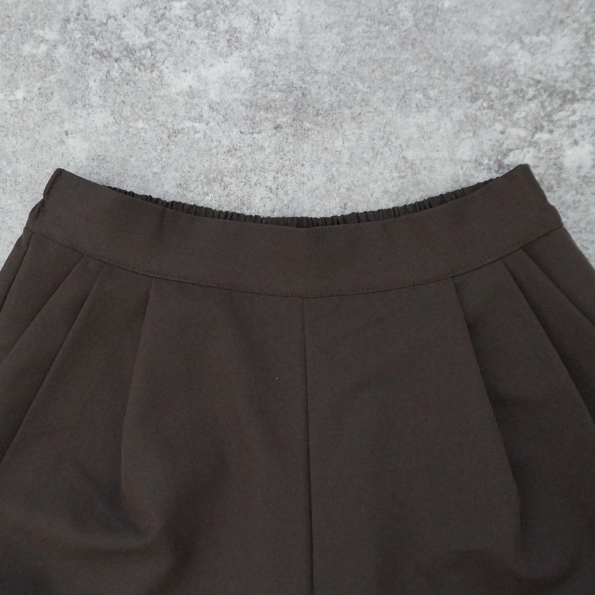 ツータックストレートワイドパンツ