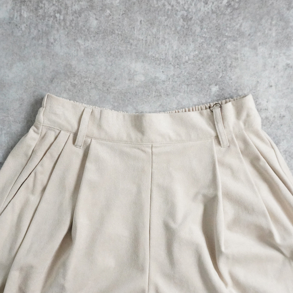 スエードタックワイドパンツ