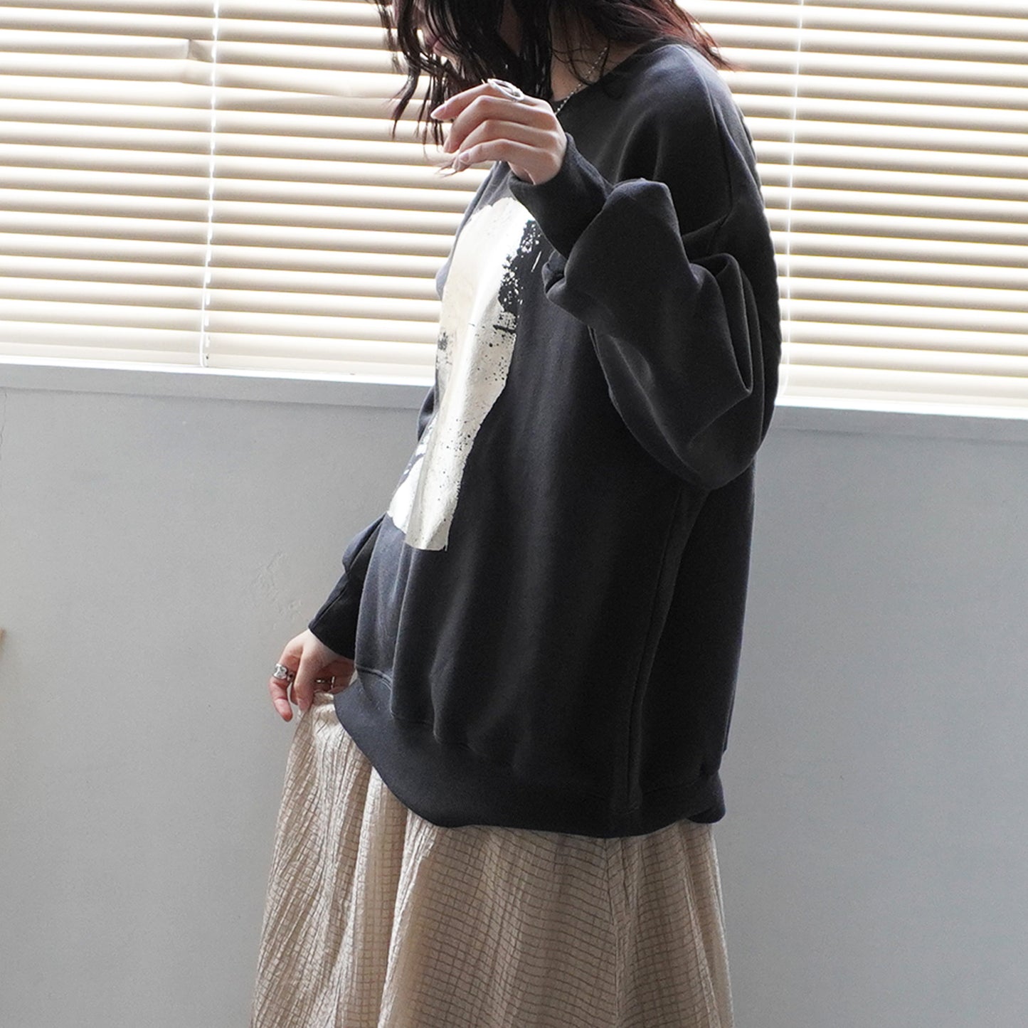 箔プリントプルオーバー