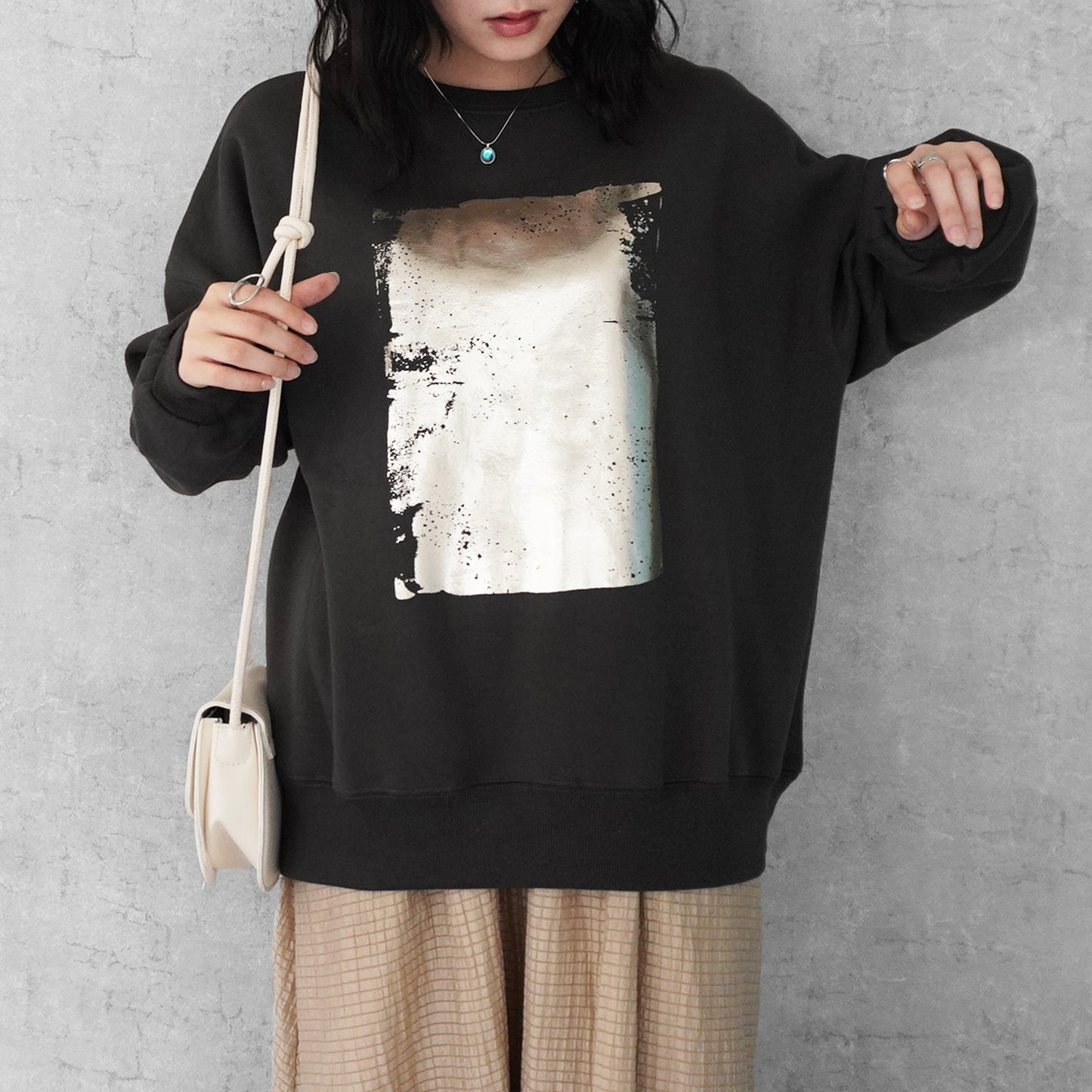 箔プリントプルオーバー