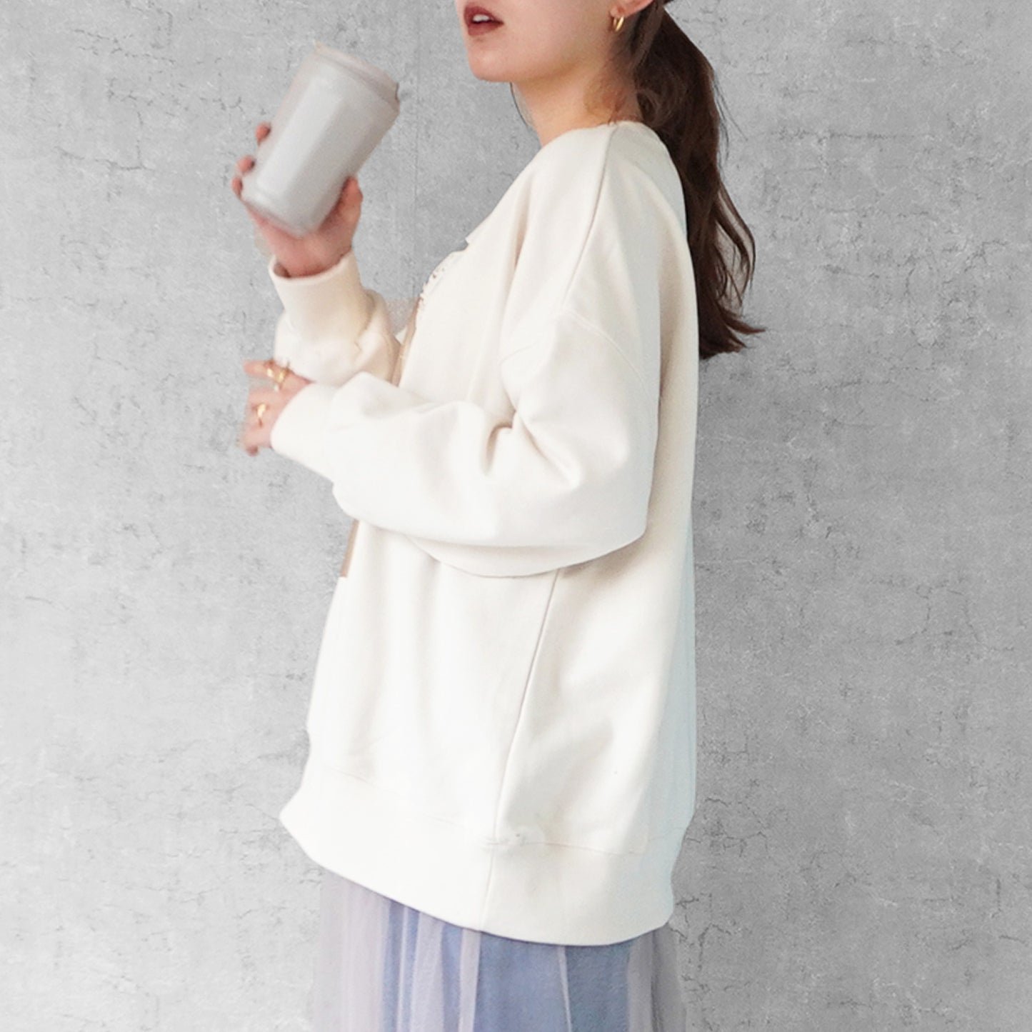 箔プリントプルオーバー