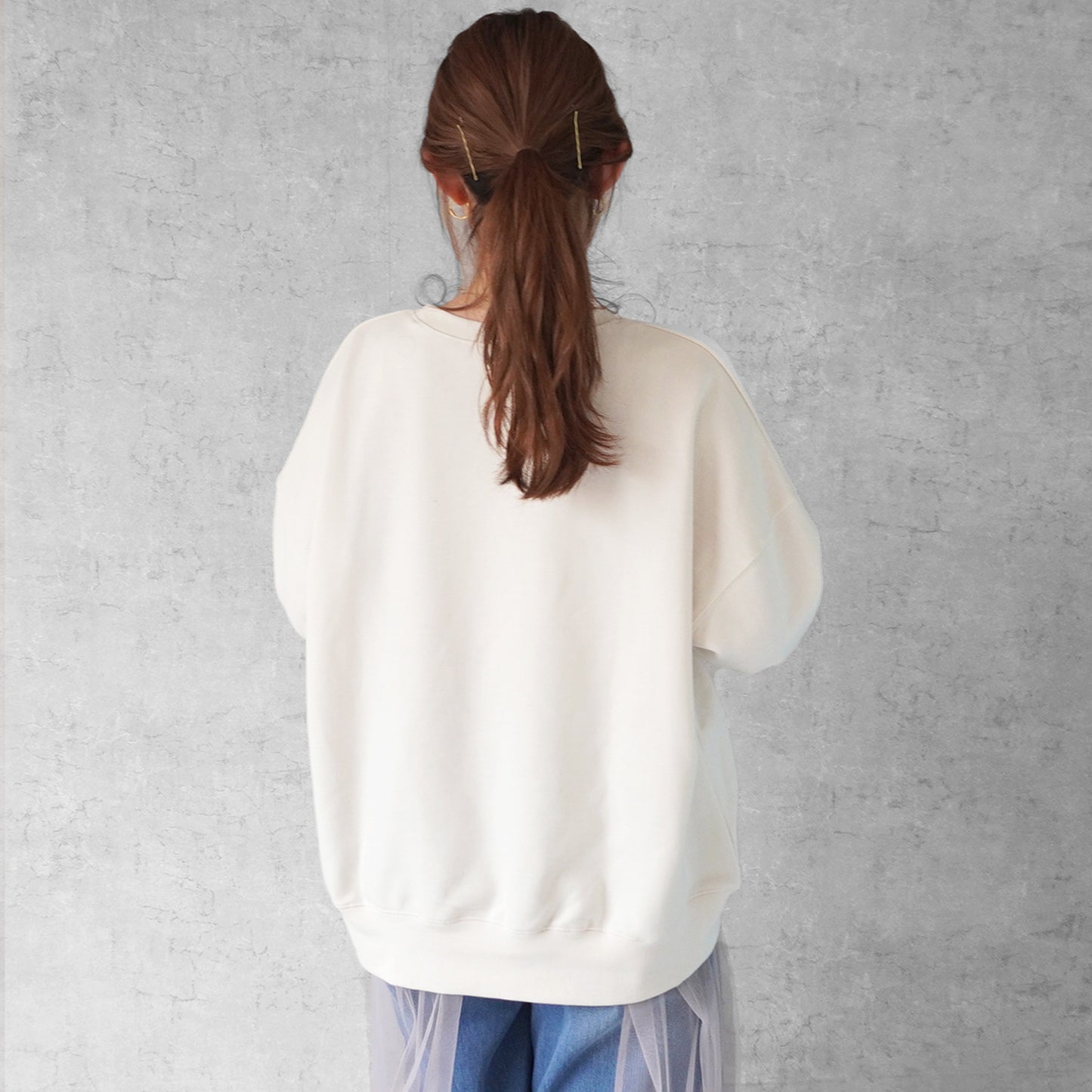 箔プリントプルオーバー