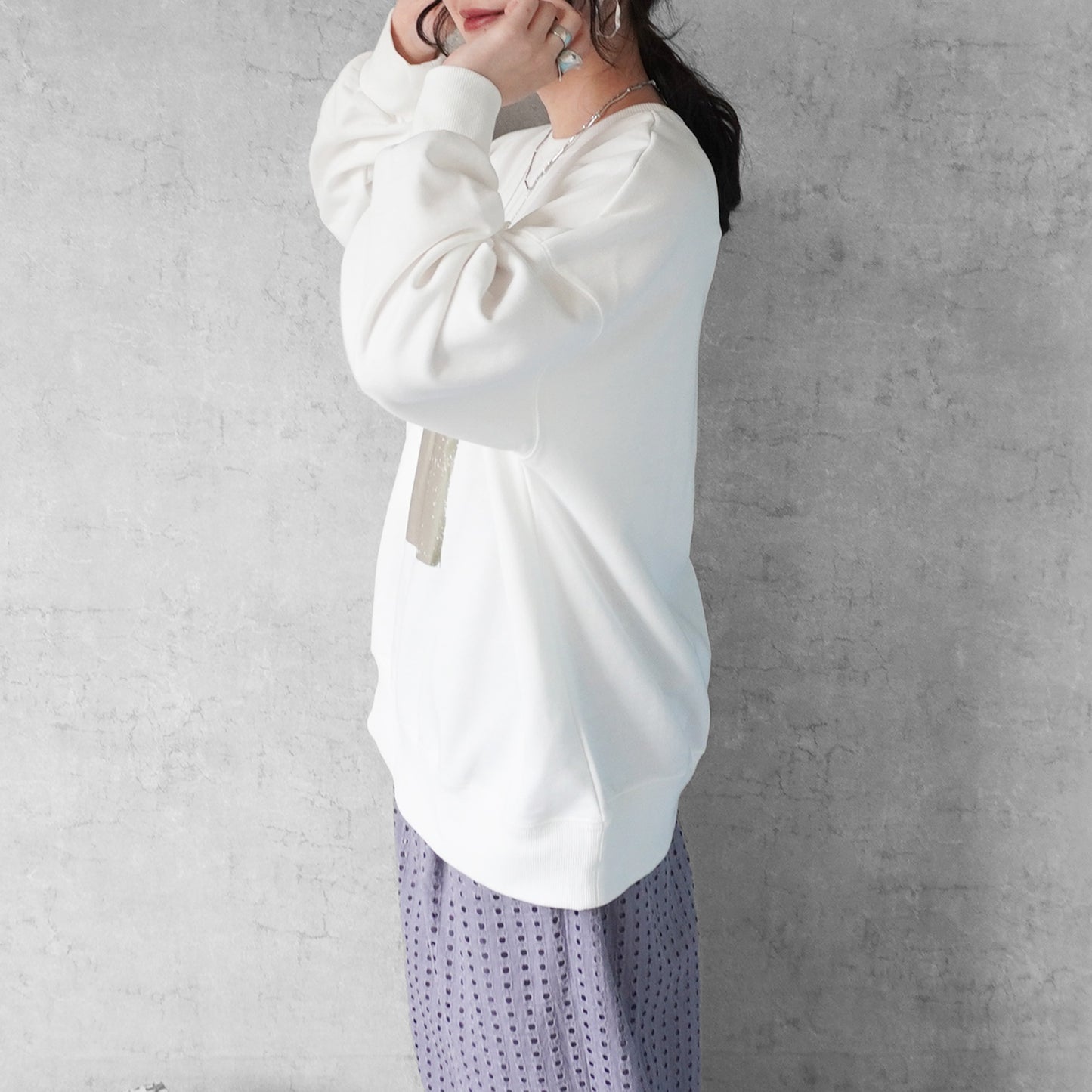 箔プリントプルオーバー