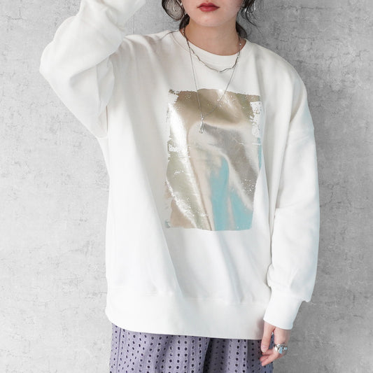 箔プリントプルオーバー