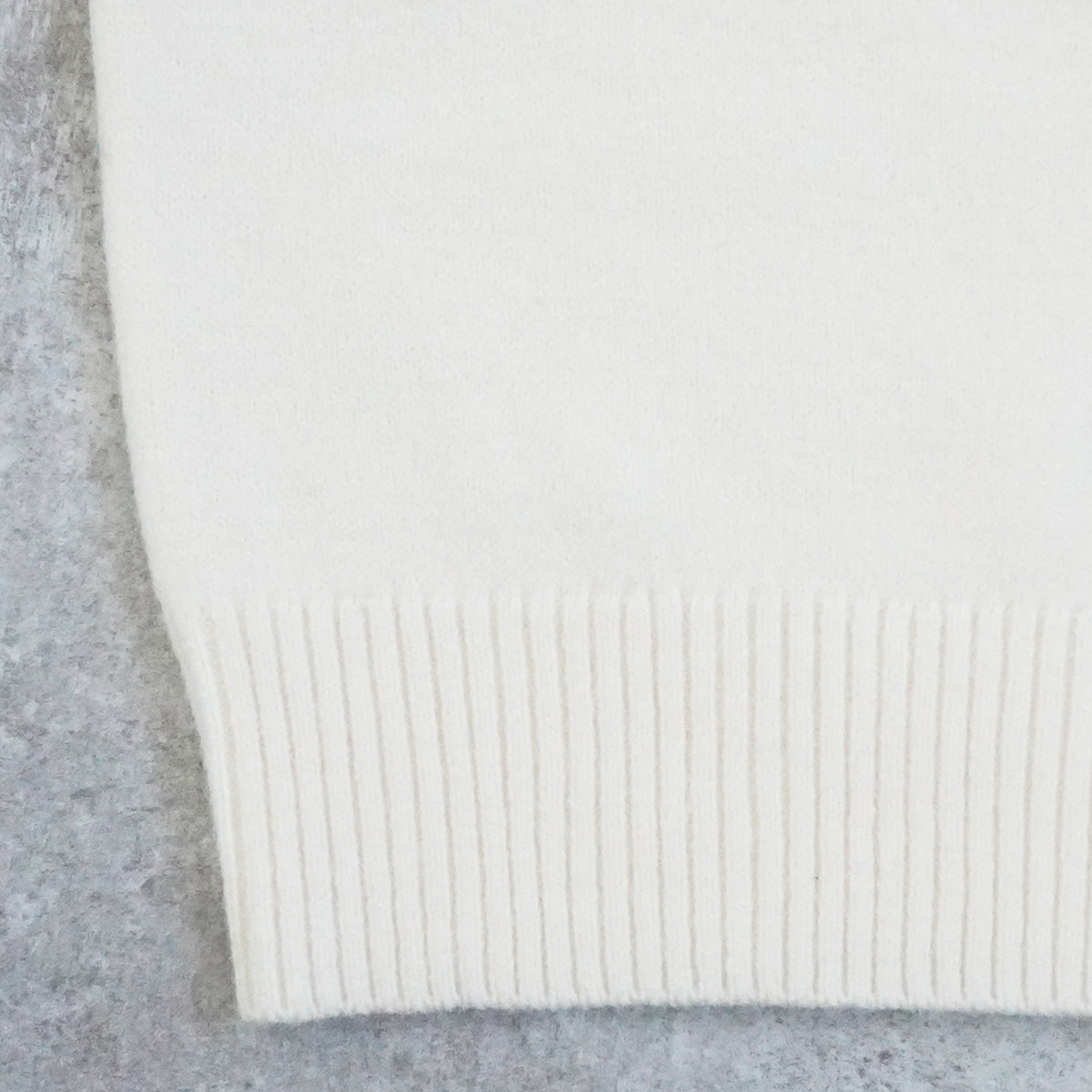 フェザーロゴニットプルオーバー