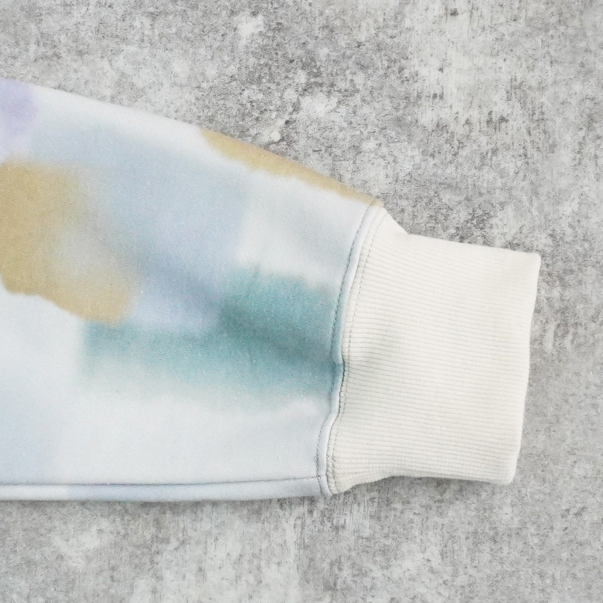 裏起毛ペイントプリントプルオーバー