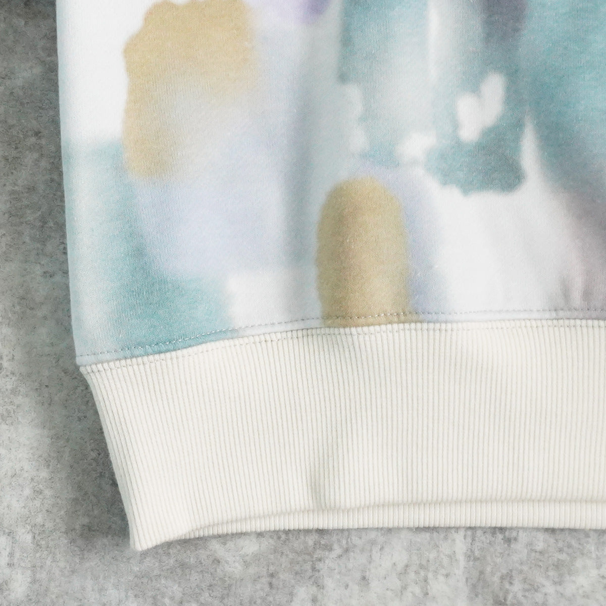 裏起毛ペイントプリントプルオーバー