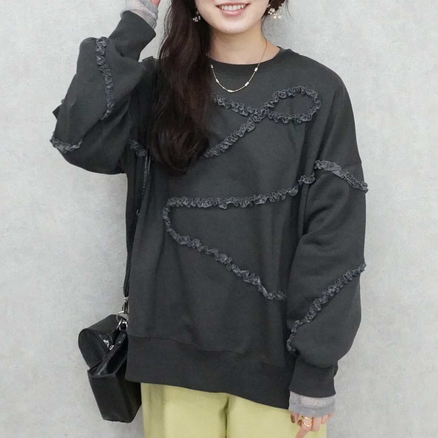 マットサテンフリル裏毛プルオーバー