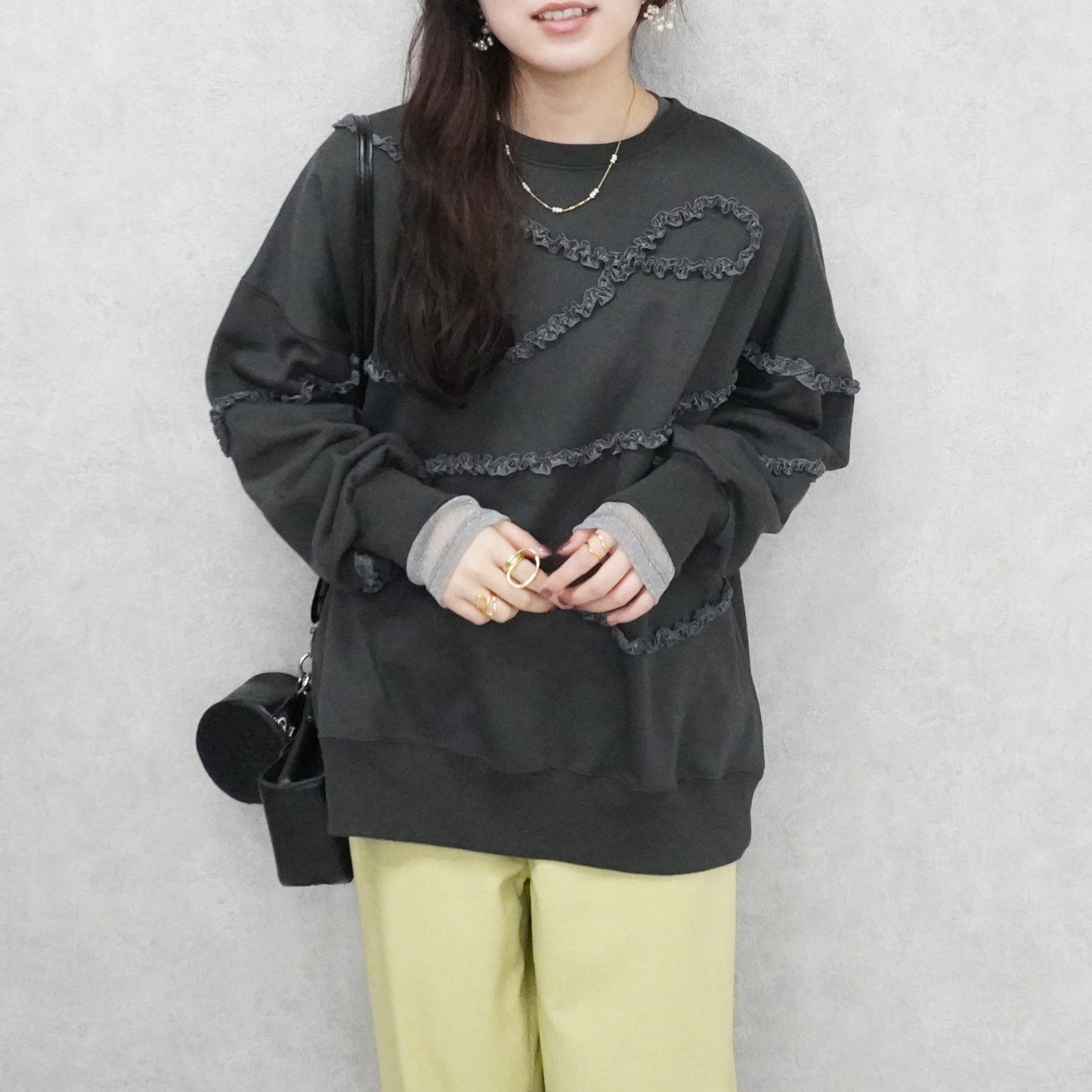 マットサテンフリル裏毛プルオーバー