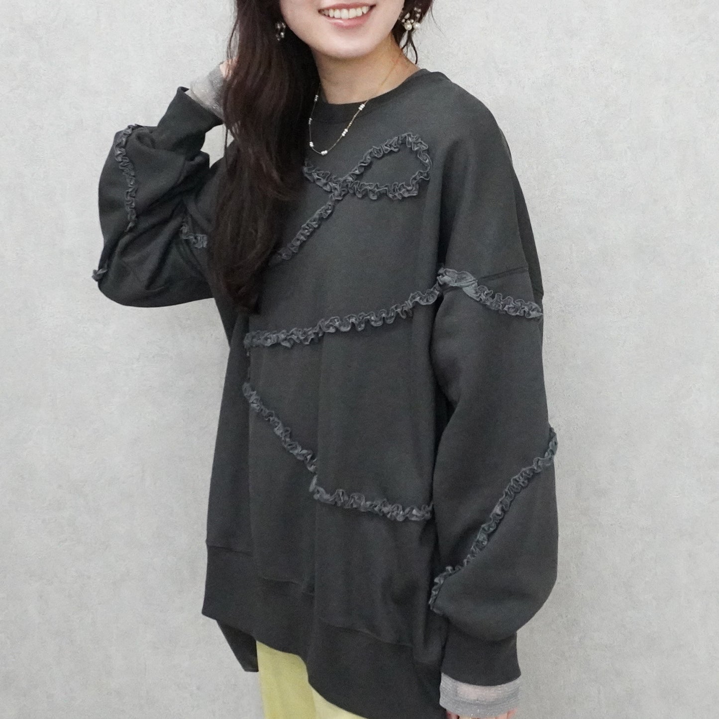 マットサテンフリル裏毛プルオーバー