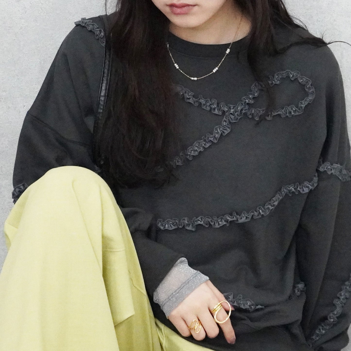 マットサテンフリル裏毛プルオーバー