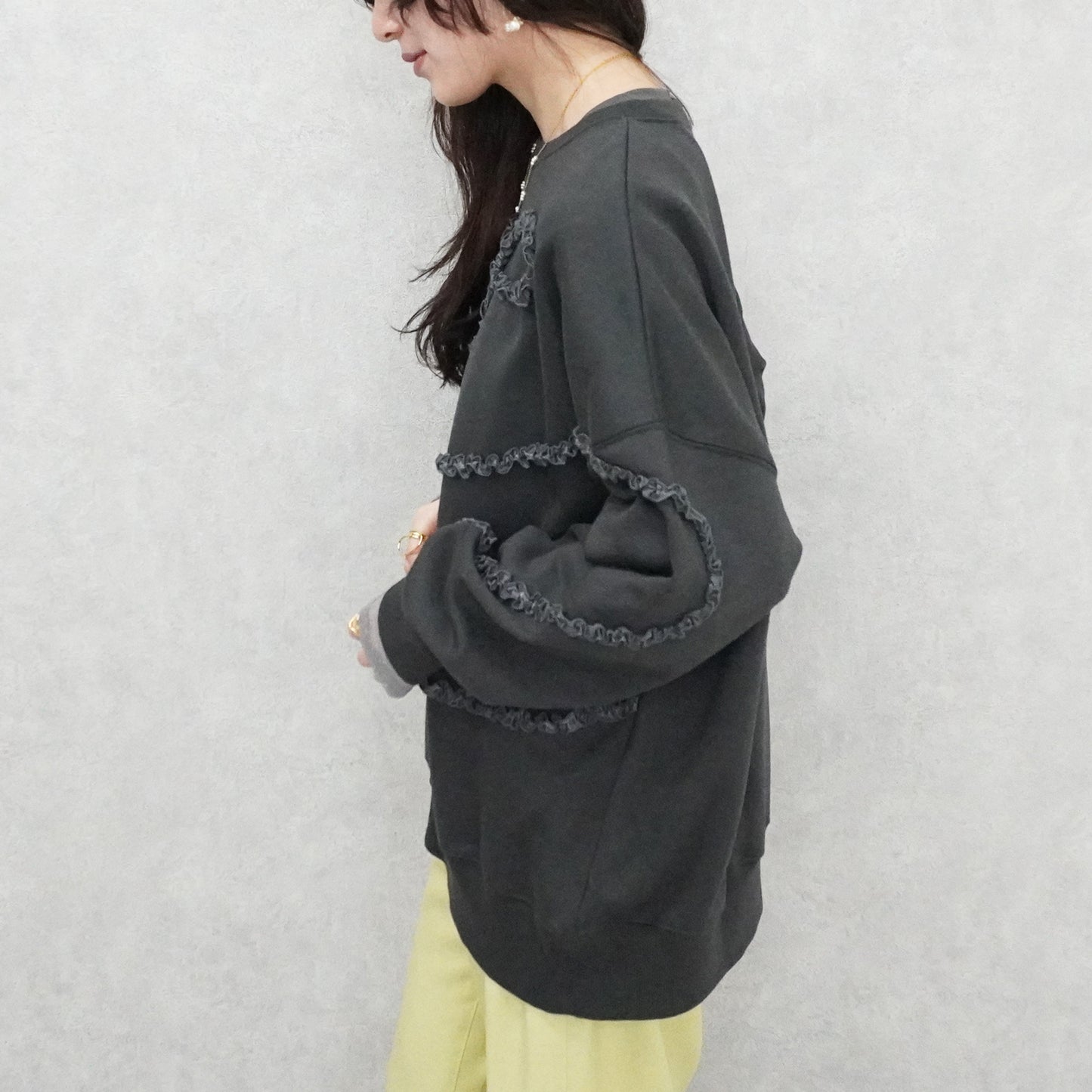 マットサテンフリル裏毛プルオーバー