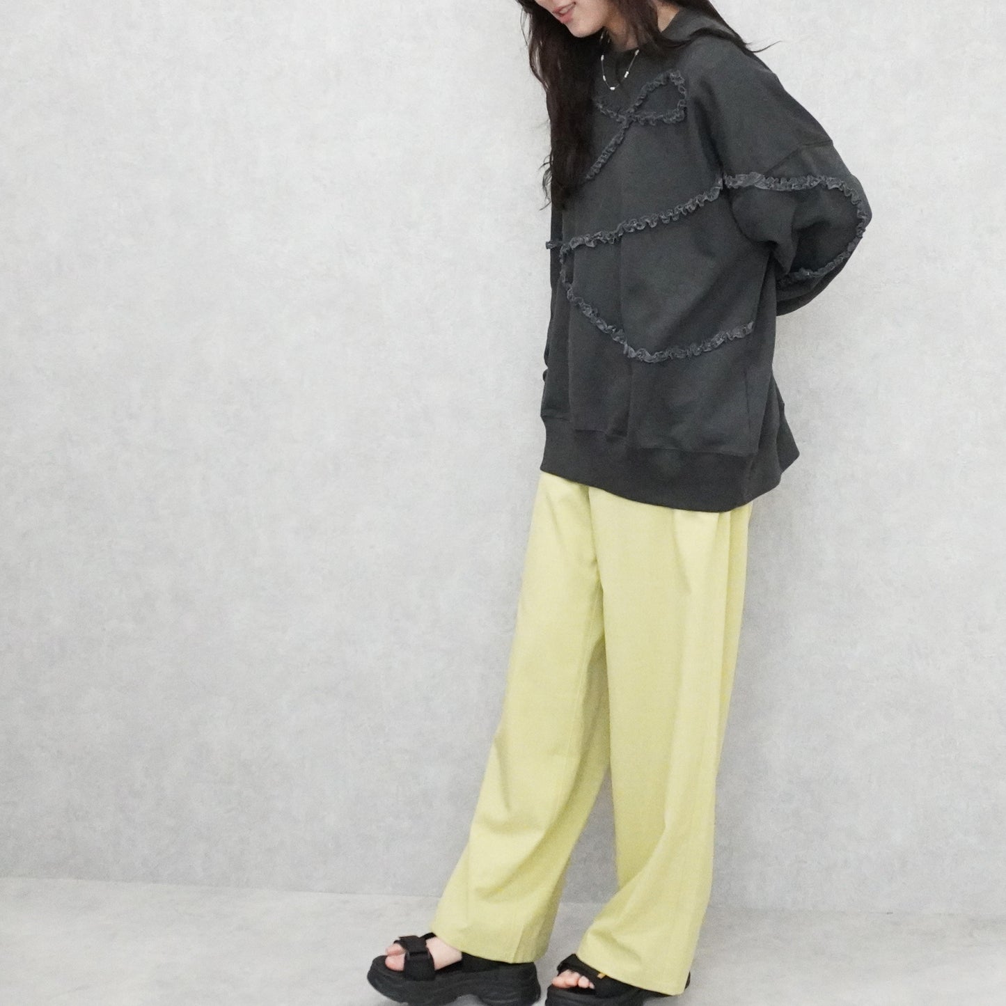 マットサテンフリル裏毛プルオーバー