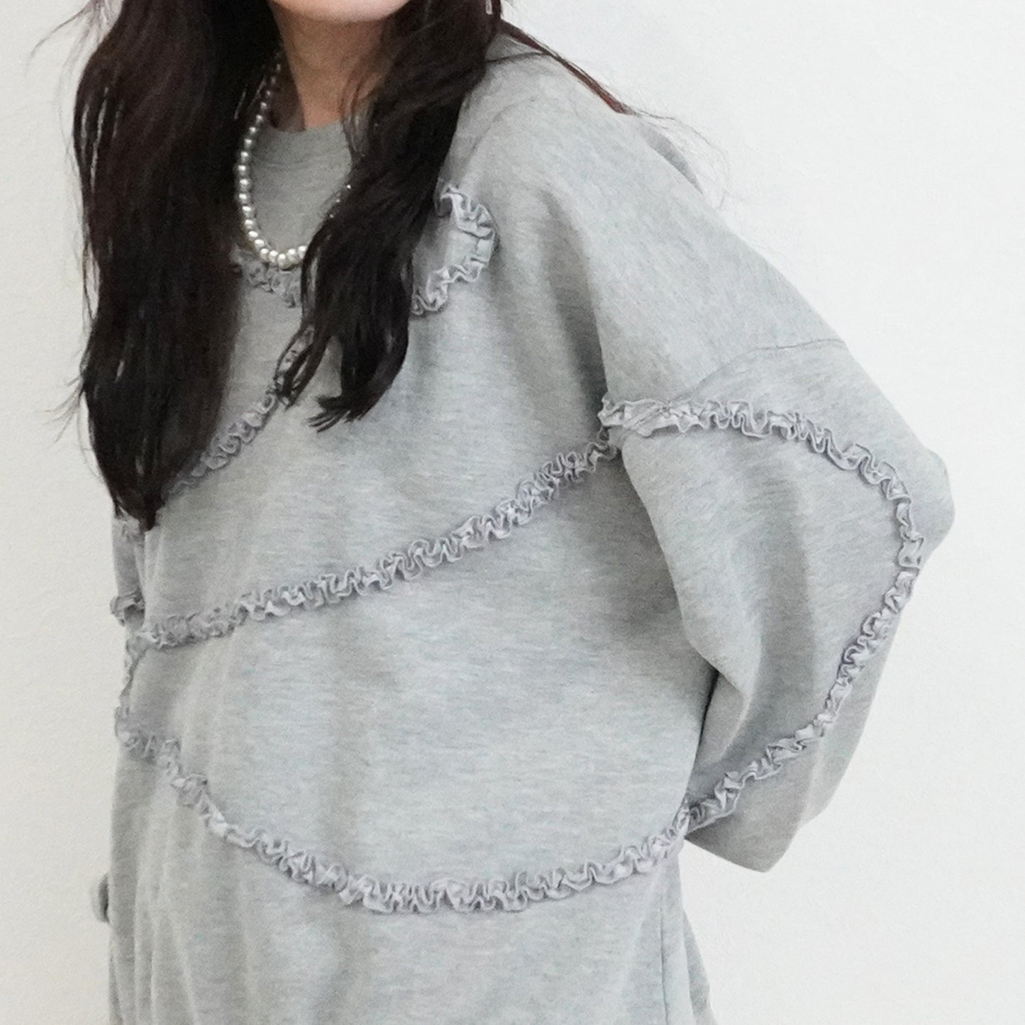 マットサテンフリル裏毛プルオーバー