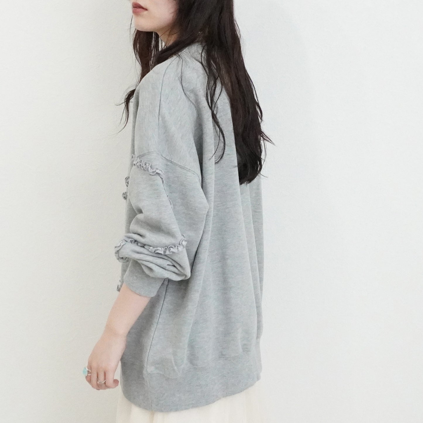 マットサテンフリル裏毛プルオーバー