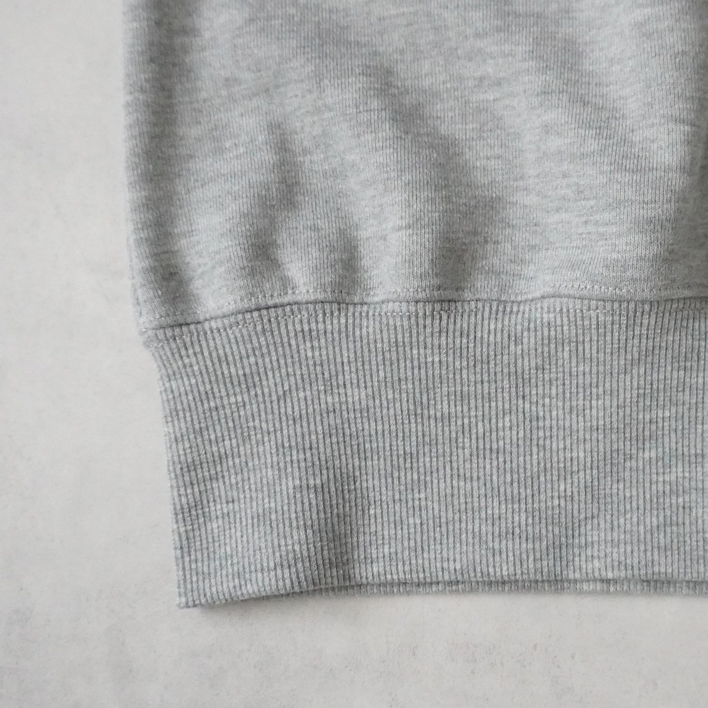 マットサテンフリル裏毛プルオーバー