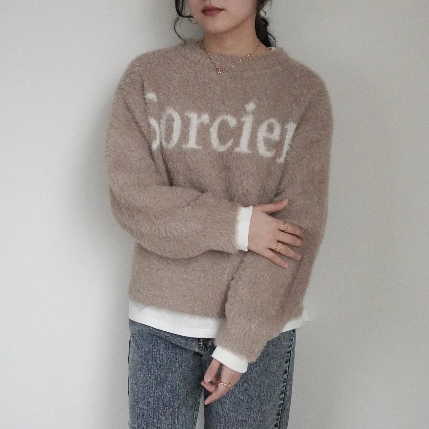 もっちりフェザーヤーンレタリングロゴニット