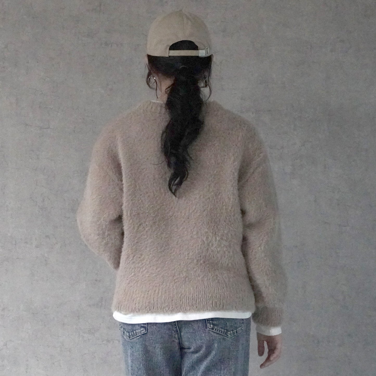 もっちりフェザーヤーンレタリングロゴニット