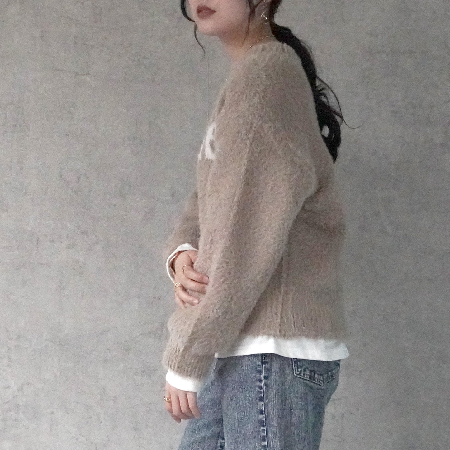 もっちりフェザーヤーンレタリングロゴニット