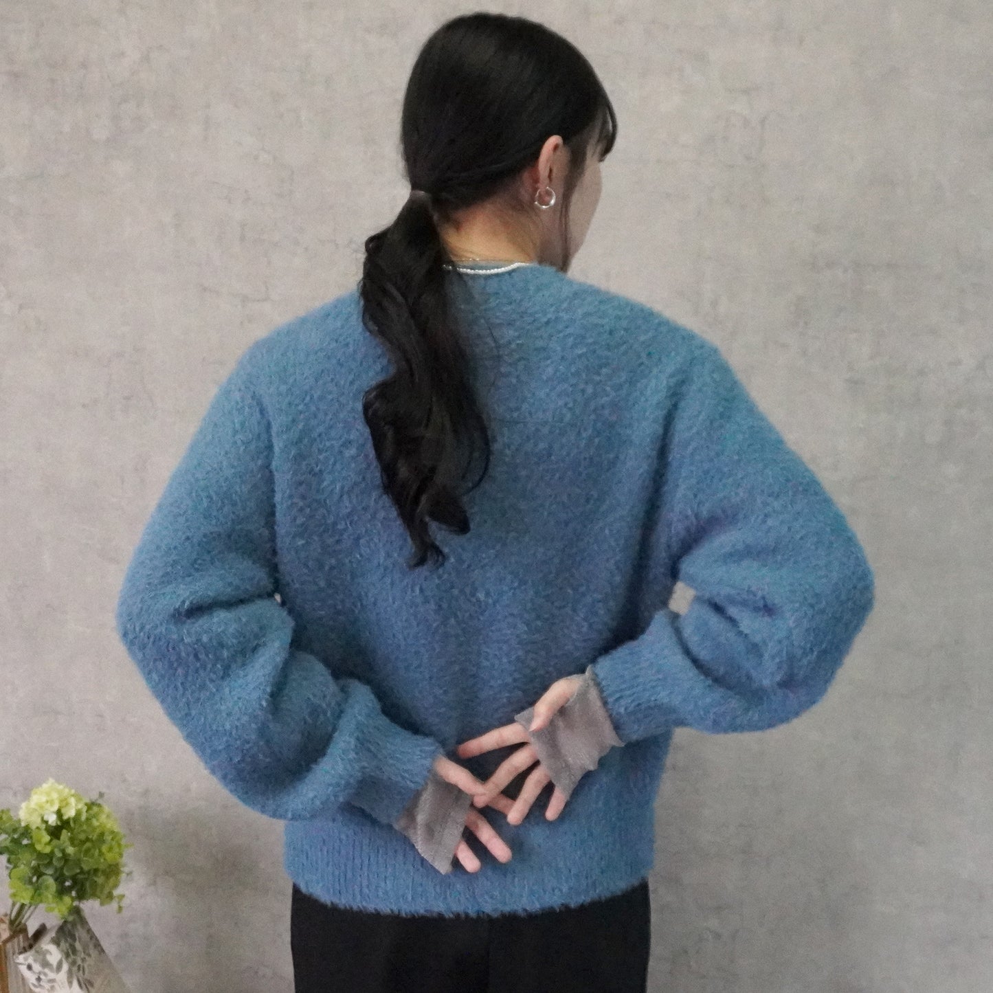 もっちりフェザーヤーンレタリングロゴニット