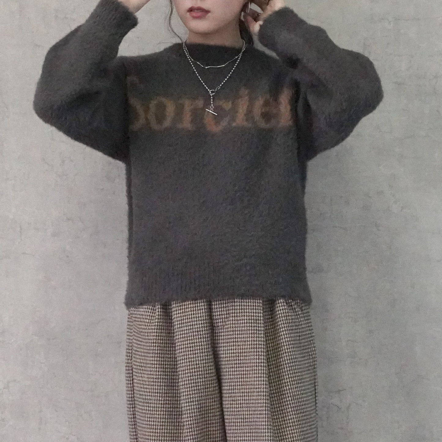 もっちりフェザーヤーンレタリングロゴニット