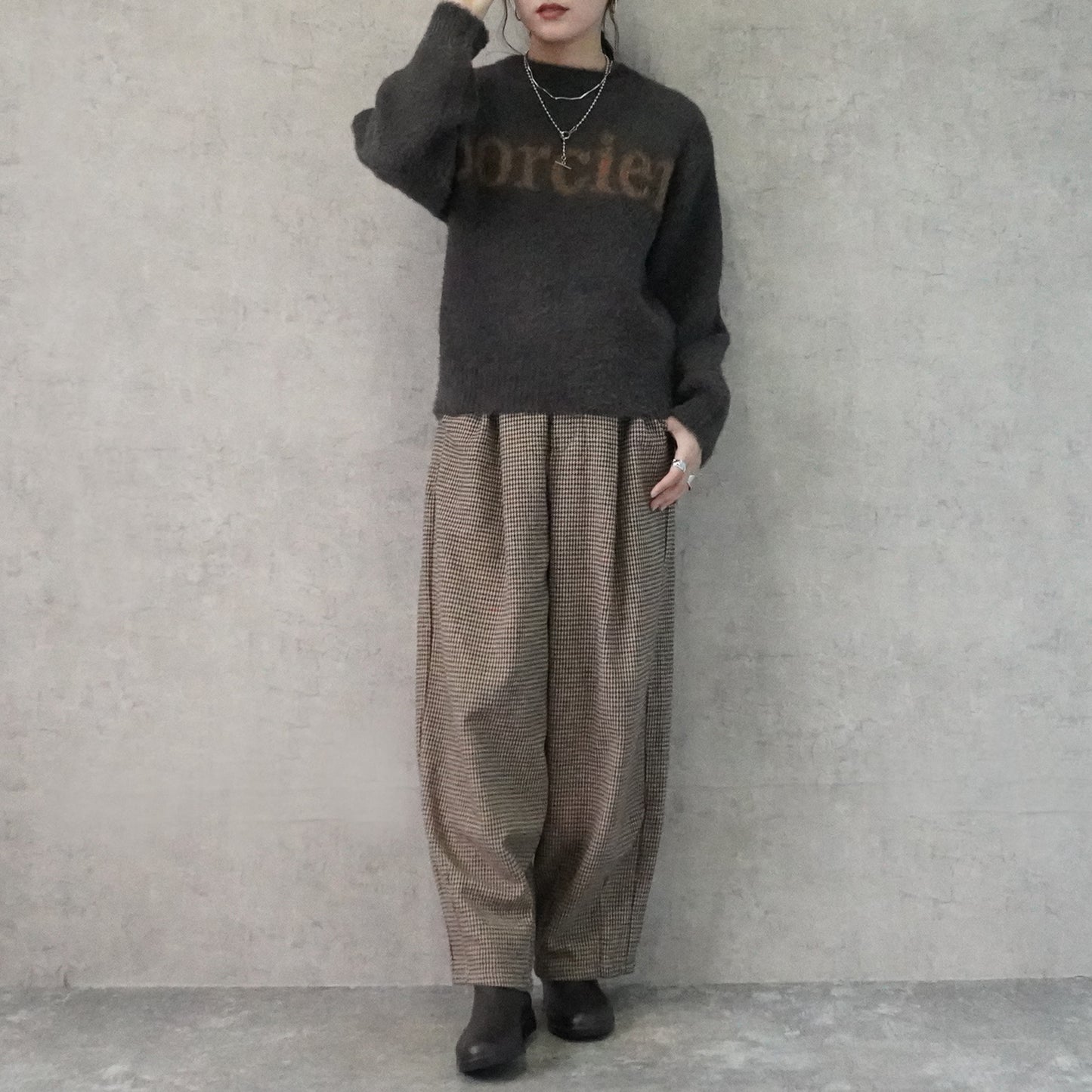 もっちりフェザーヤーンレタリングロゴニット