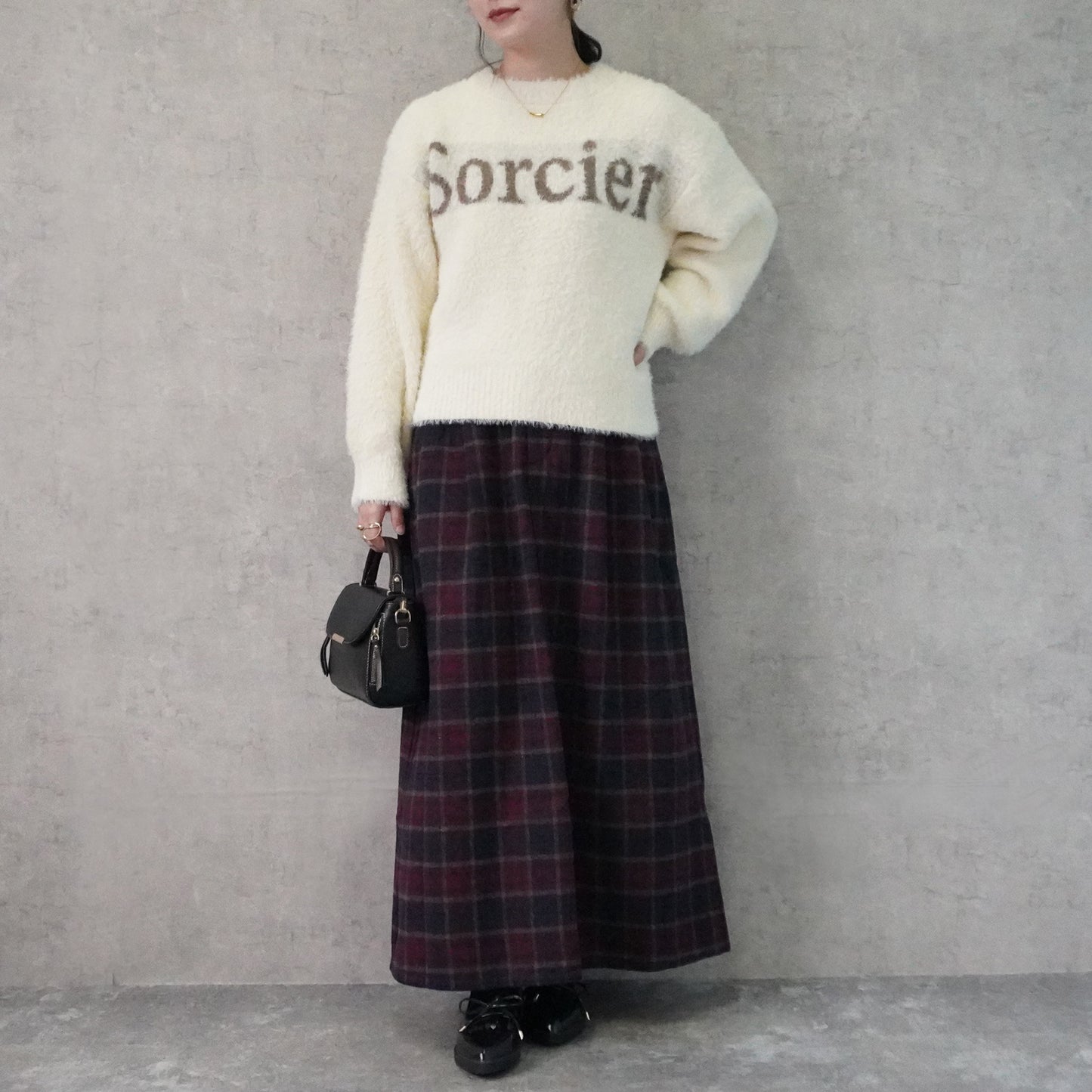 もっちりフェザーヤーンレタリングロゴニット