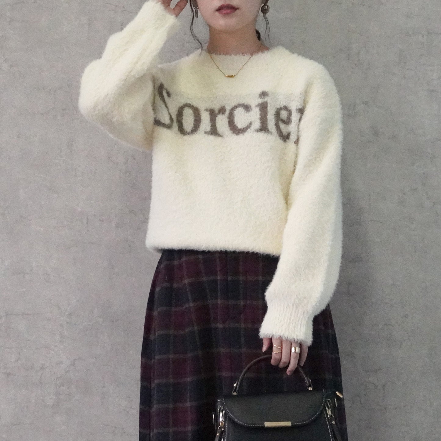 もっちりフェザーヤーンレタリングロゴニット