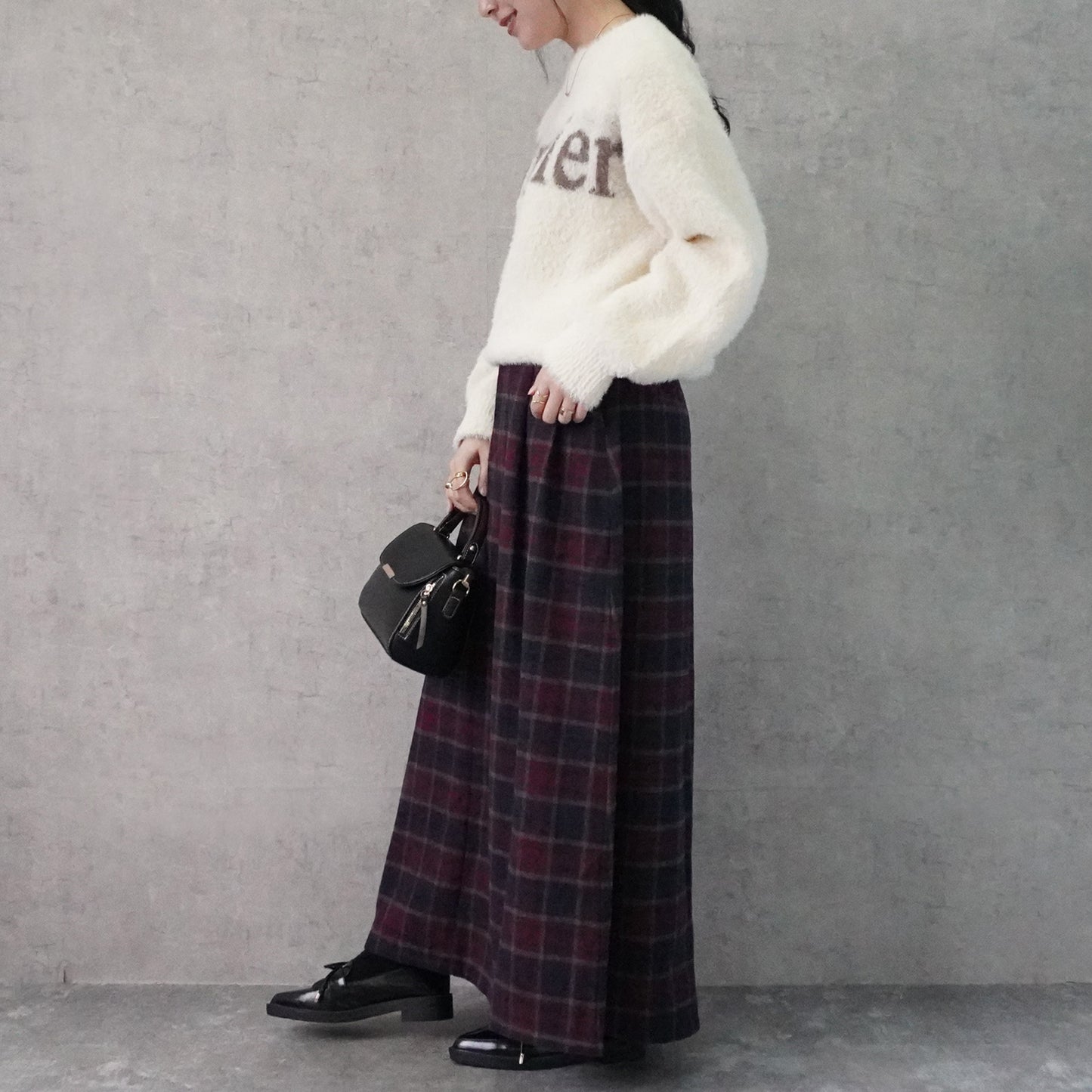 もっちりフェザーヤーンレタリングロゴニット