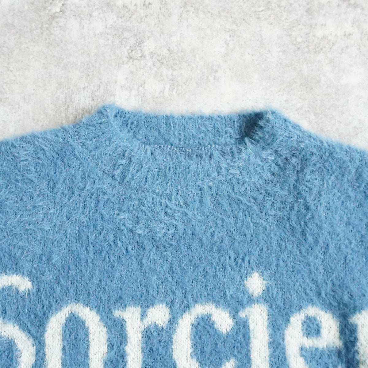 もっちりフェザーヤーンレタリングロゴニット