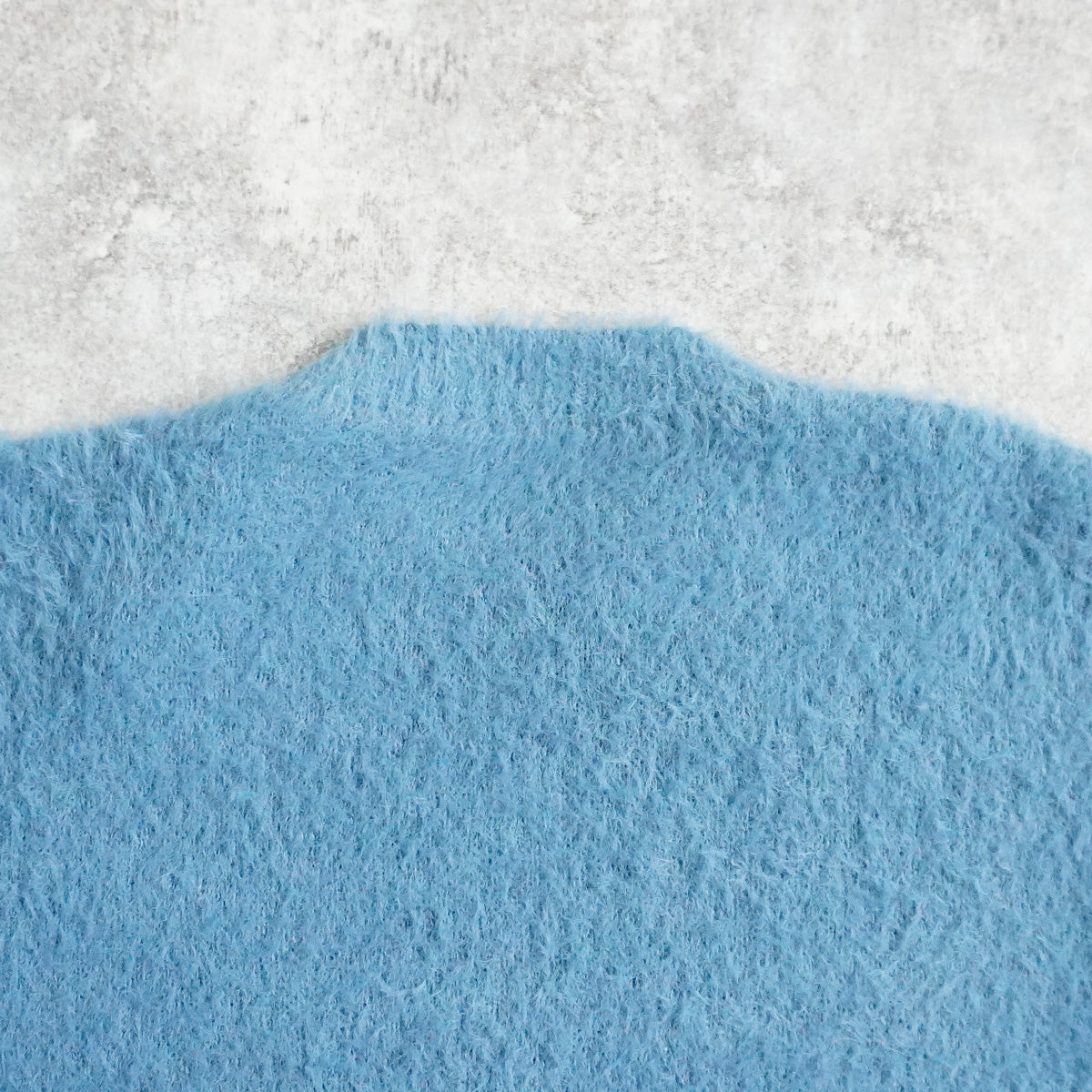 もっちりフェザーヤーンレタリングロゴニット