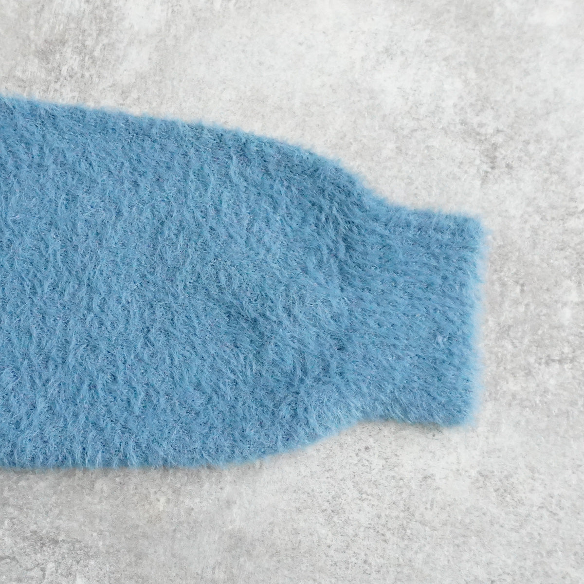 もっちりフェザーヤーンレタリングロゴニット