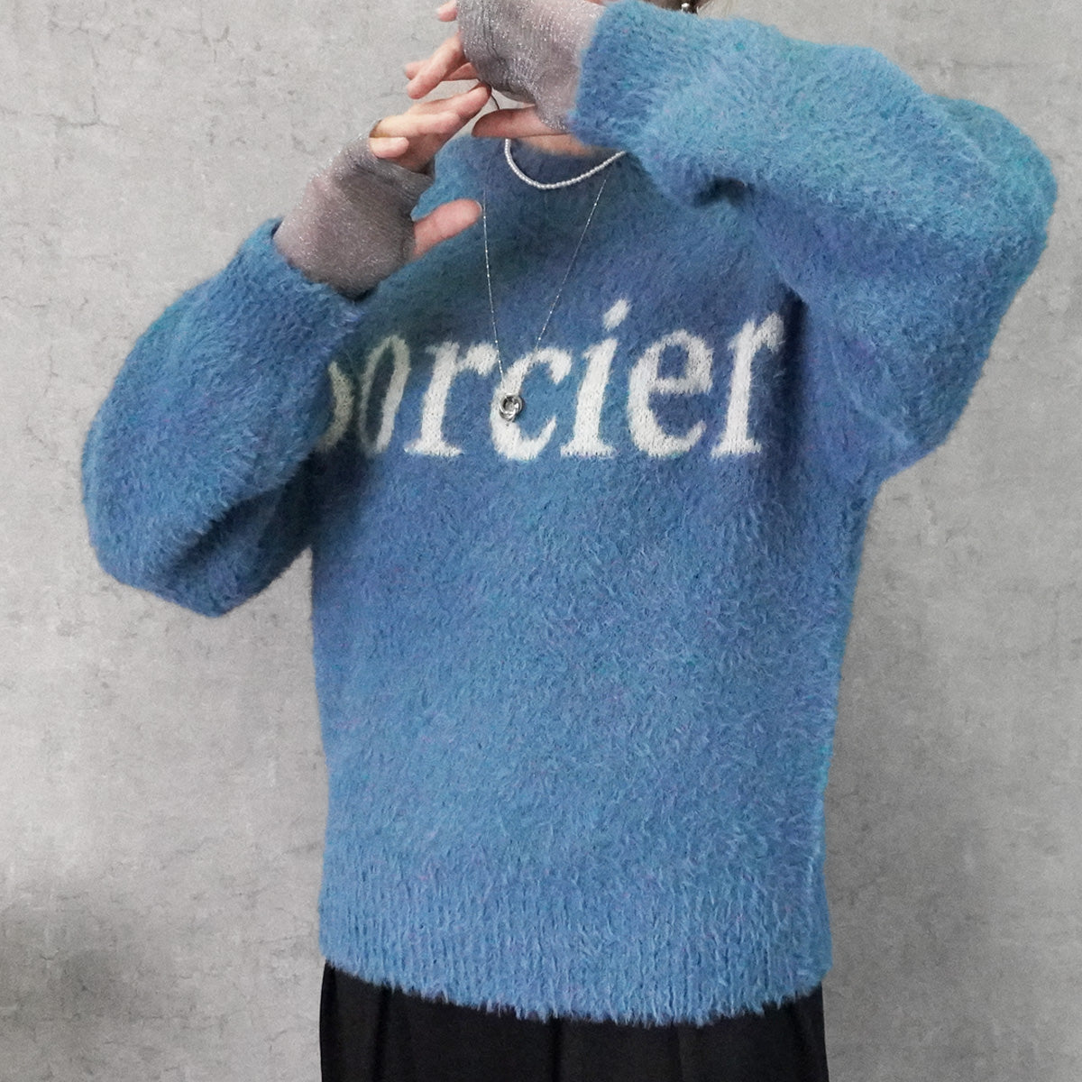 もっちりフェザーヤーンレタリングロゴニット