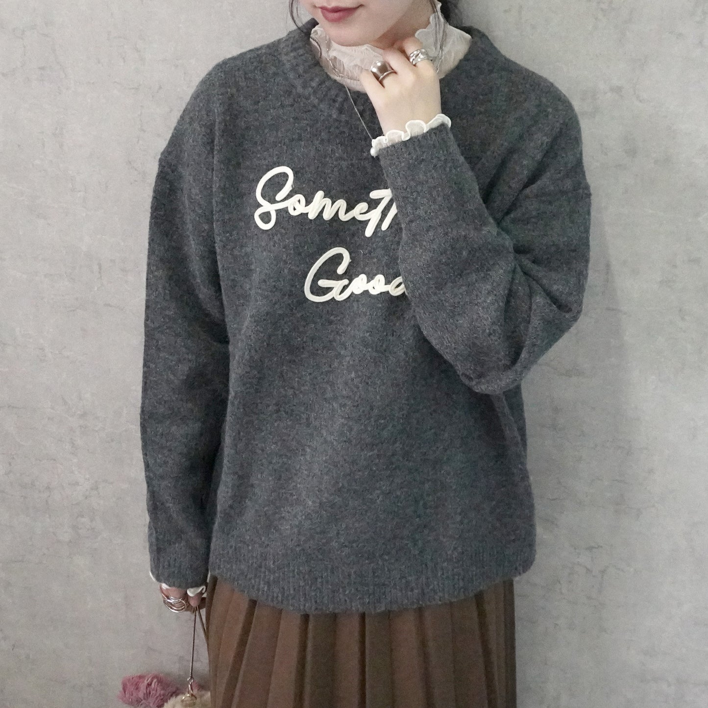 なめらかコード刺繡ロゴニットプルオーバー