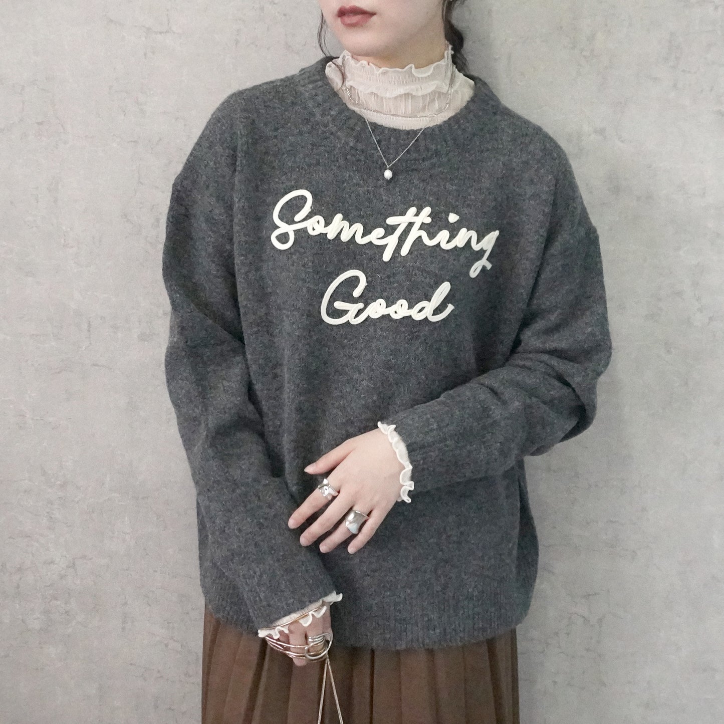 なめらかコード刺繡ロゴニットプルオーバー