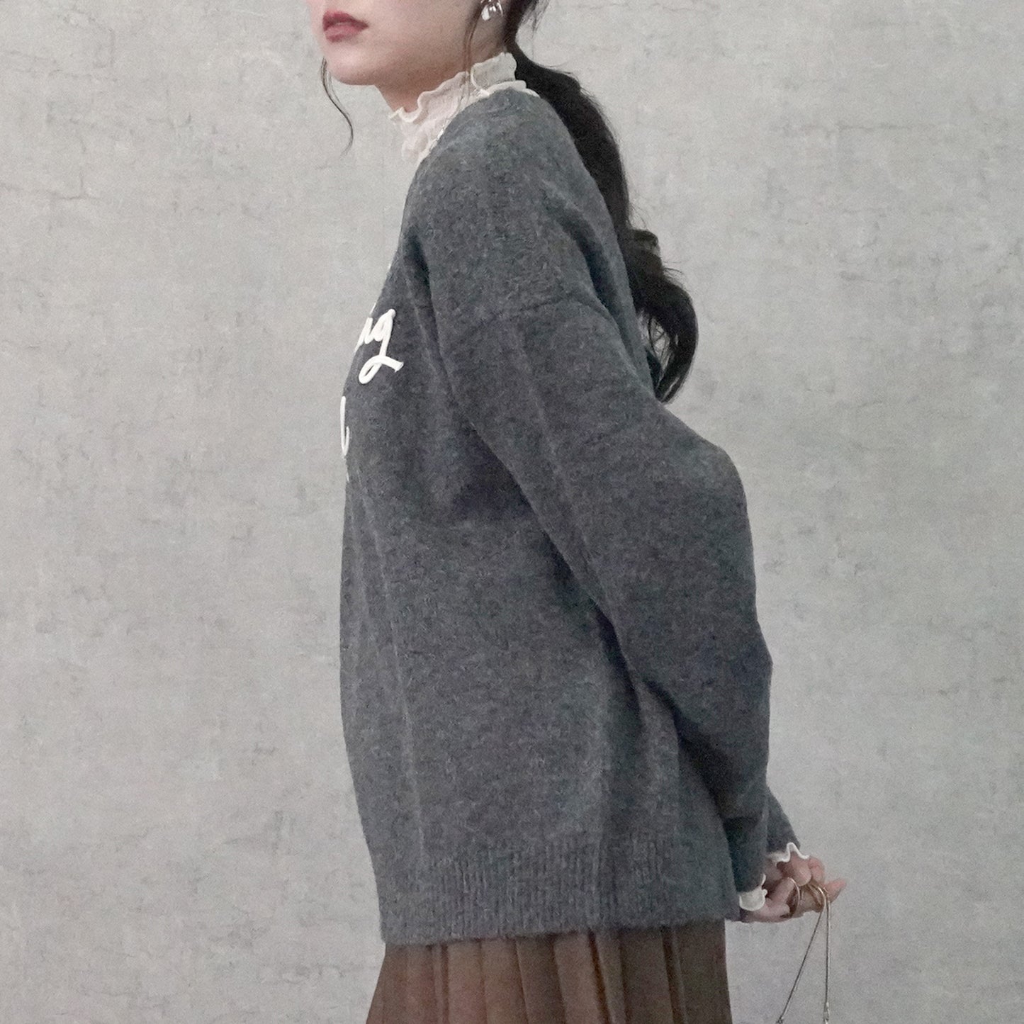 なめらかコード刺繡ロゴニットプルオーバー