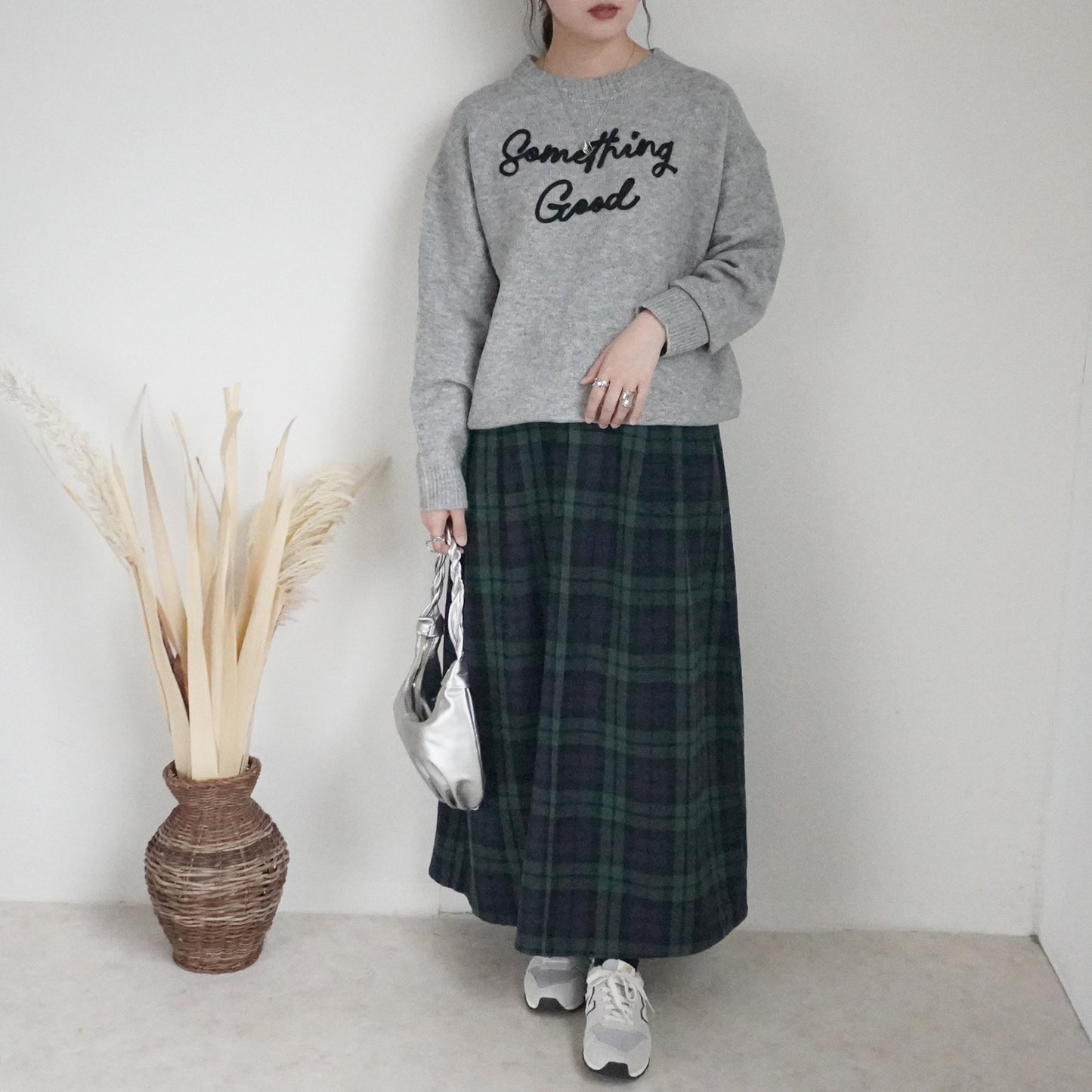 なめらかコード刺繡ロゴニットプルオーバー