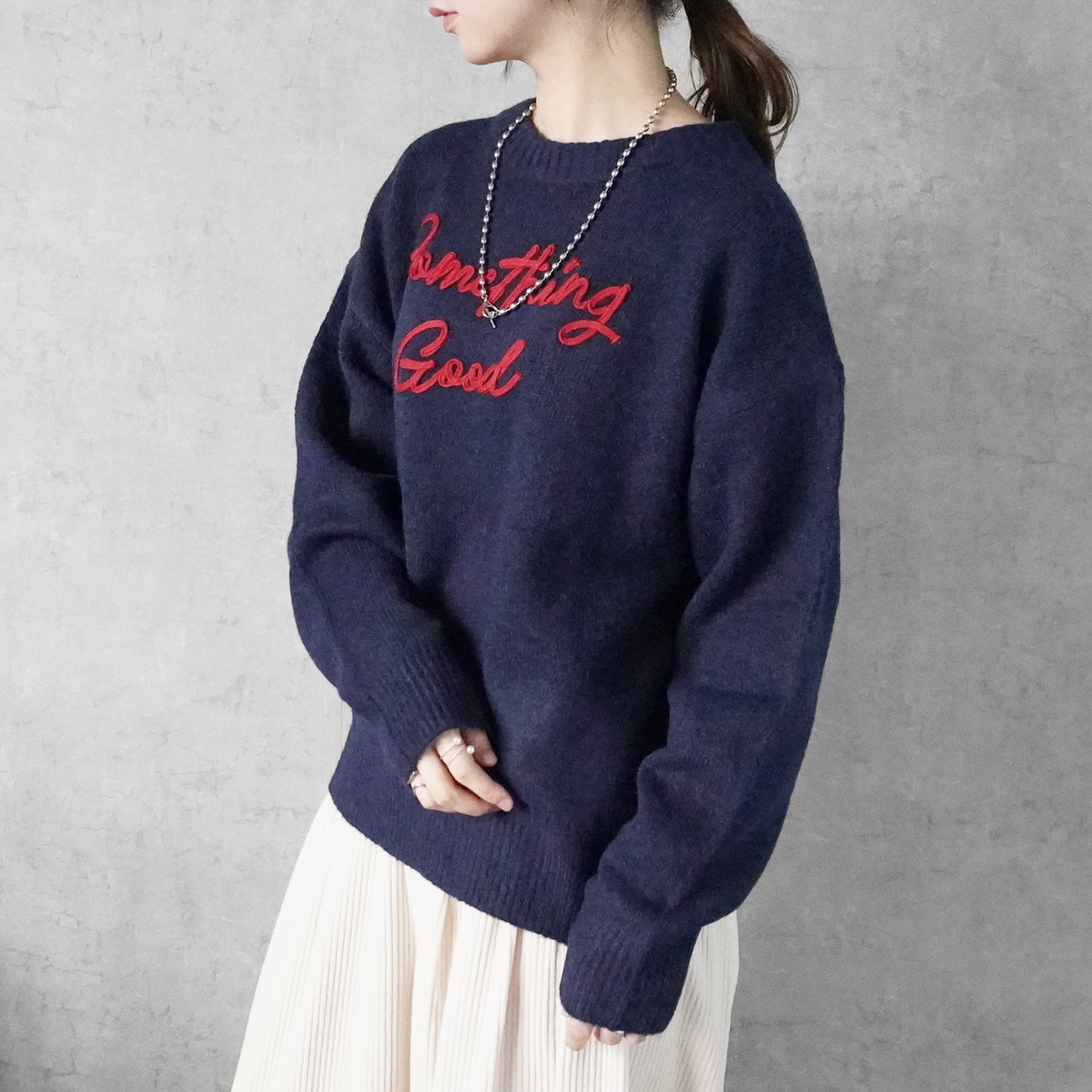 なめらかコード刺繡ロゴニットプルオーバー