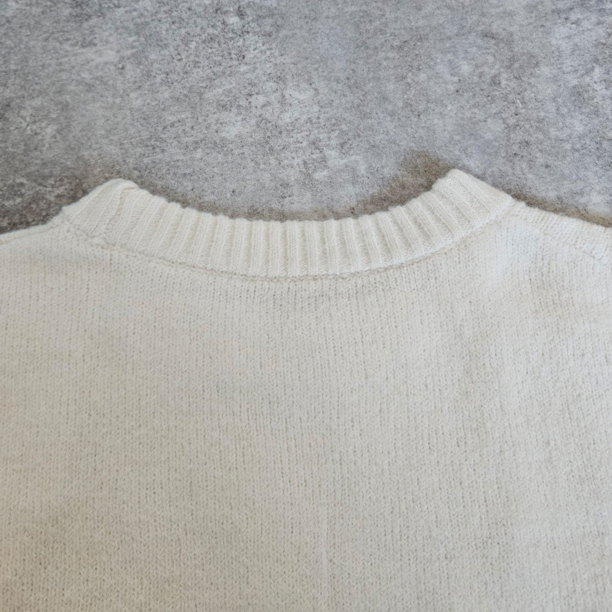 なめらかコード刺繡ロゴニットプルオーバー