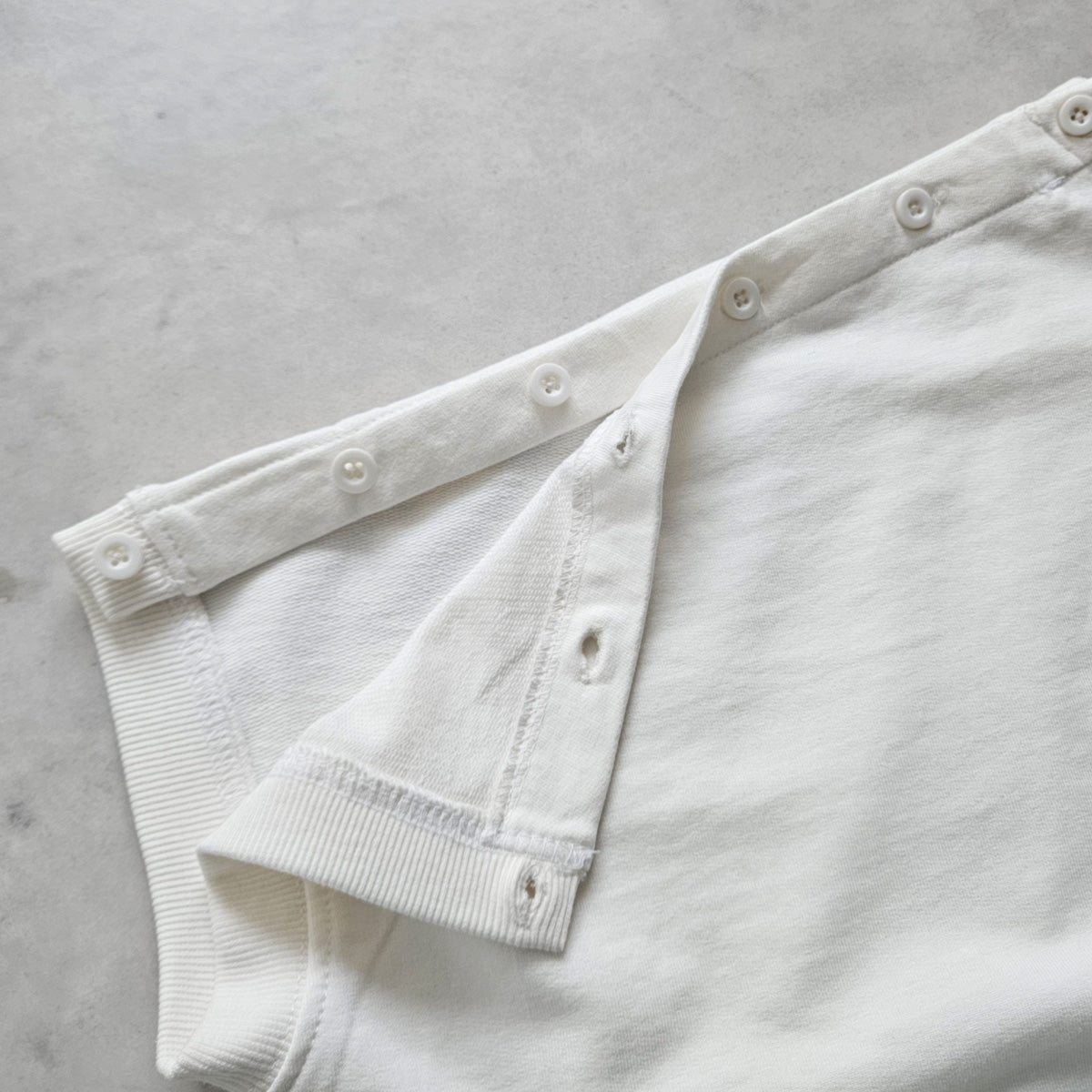 ヘビーウェイト肩ボタンプルオーバー