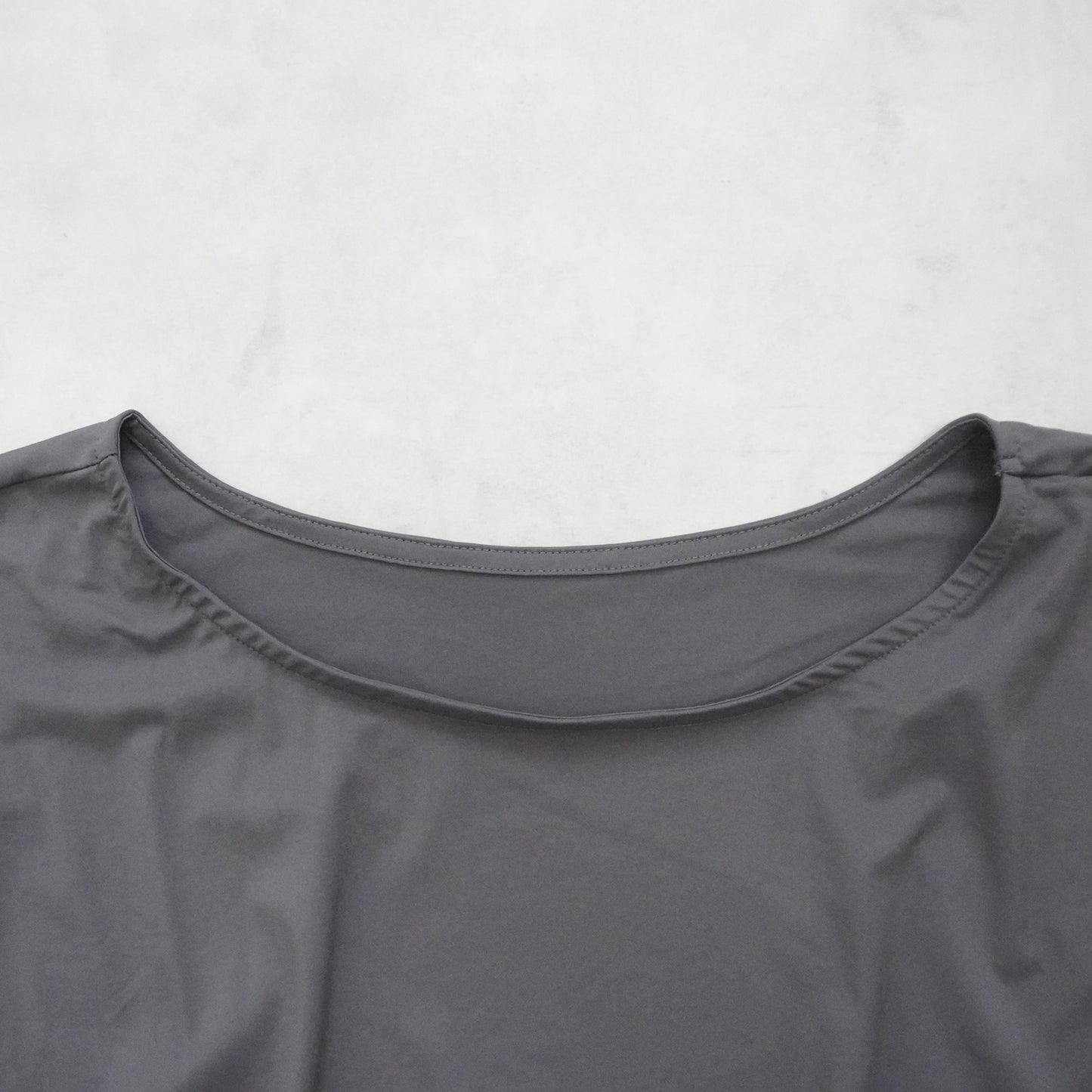 接触冷感タックスリーブドルマン裾シャーリングプルオーバーTシャツ
